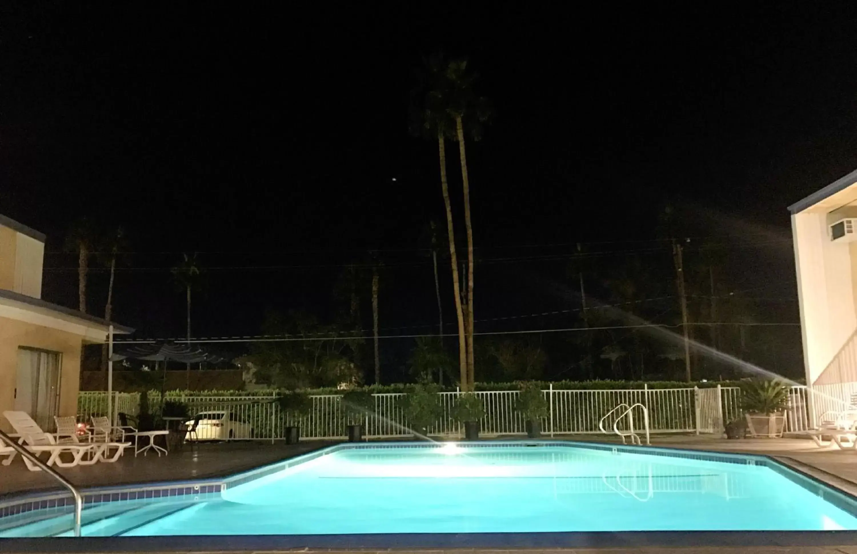 Swimming pool in Delos Reyes Palm Springs