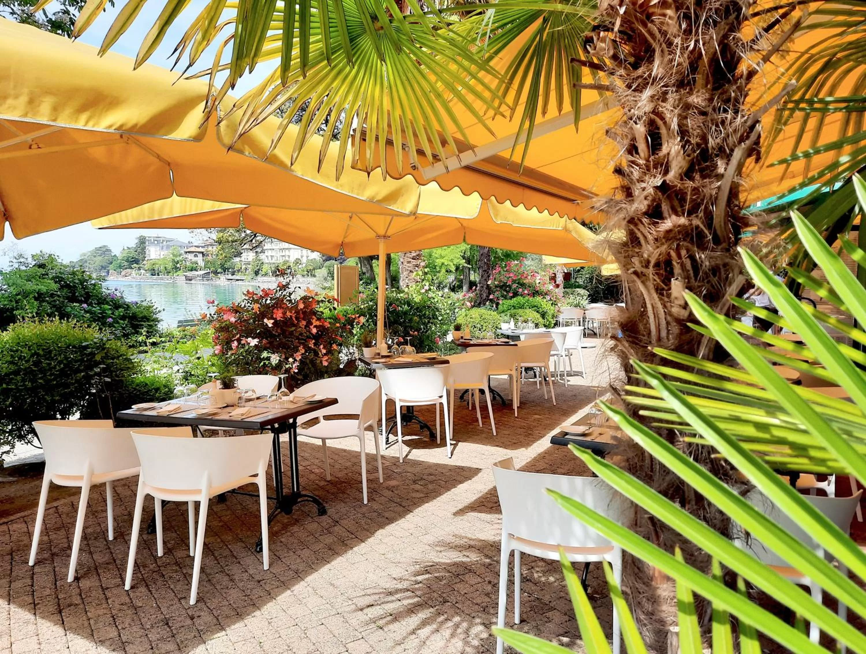 Restaurant/places to eat in Villa Toscane