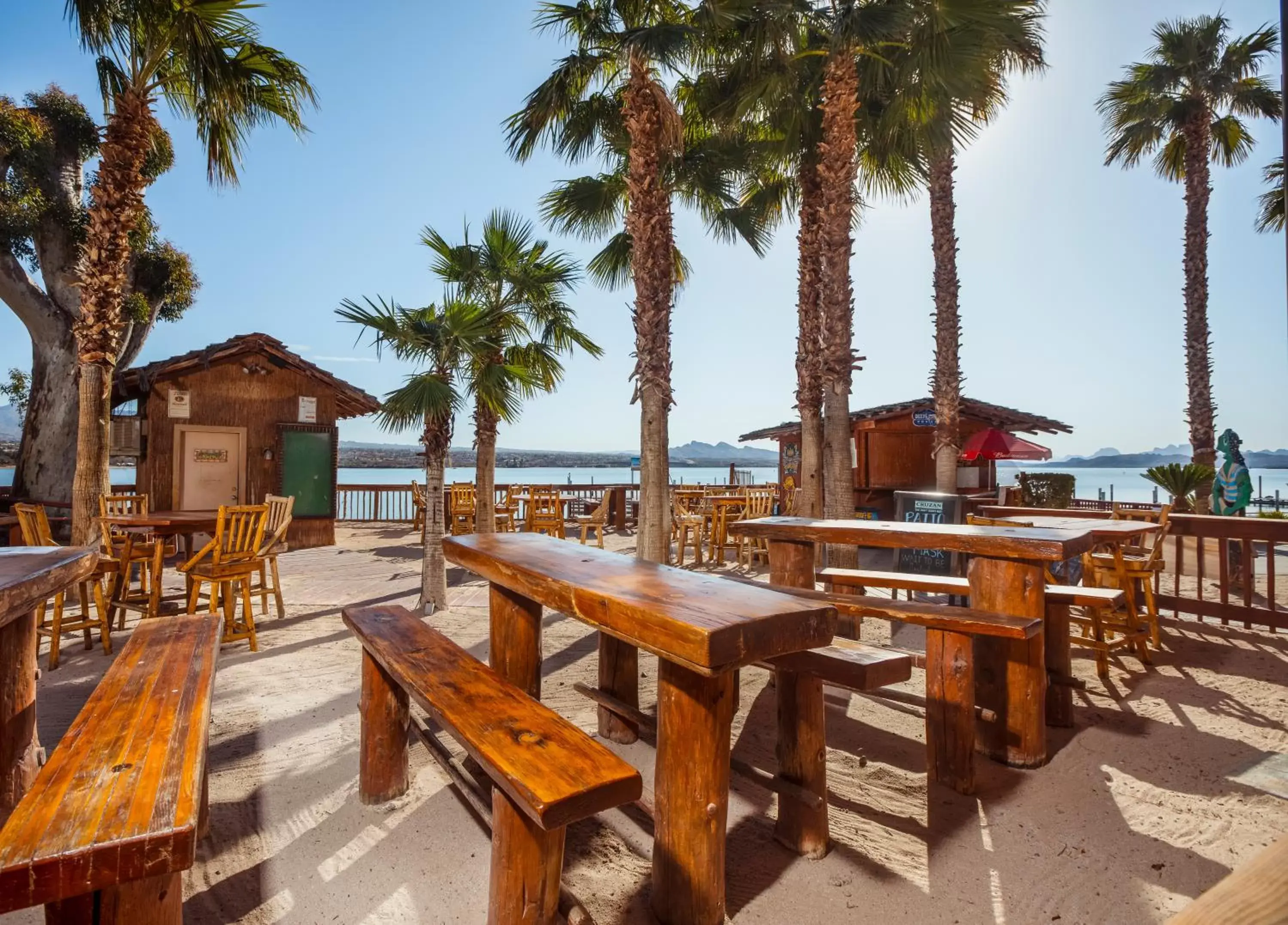 Lounge or bar in The Nautical Beachfront Resort Lounge or bar in The Nautical Beachfront Resort