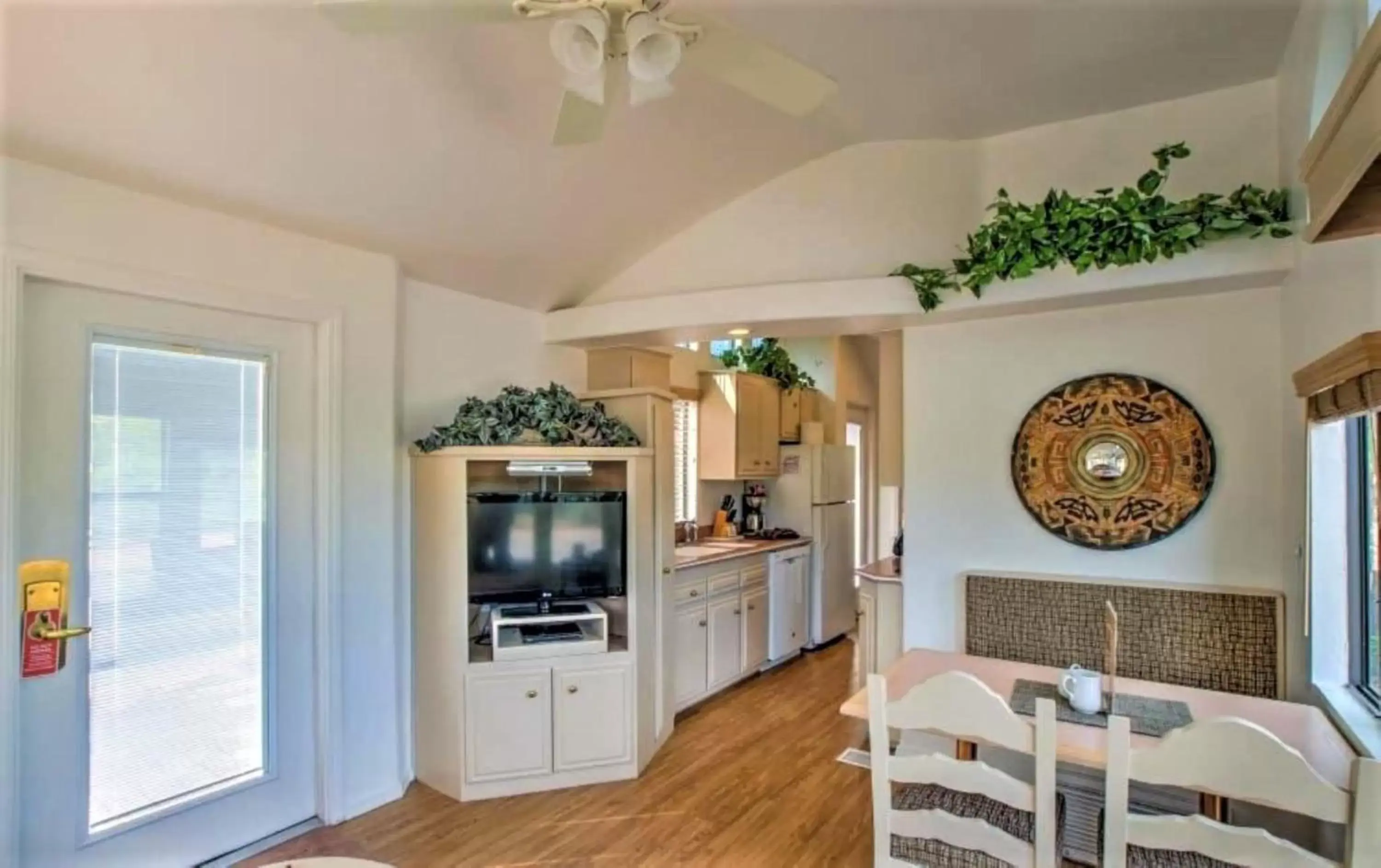 Kitchen or kitchenette, Kitchen/Kitchenette in Sedona Pines Resort