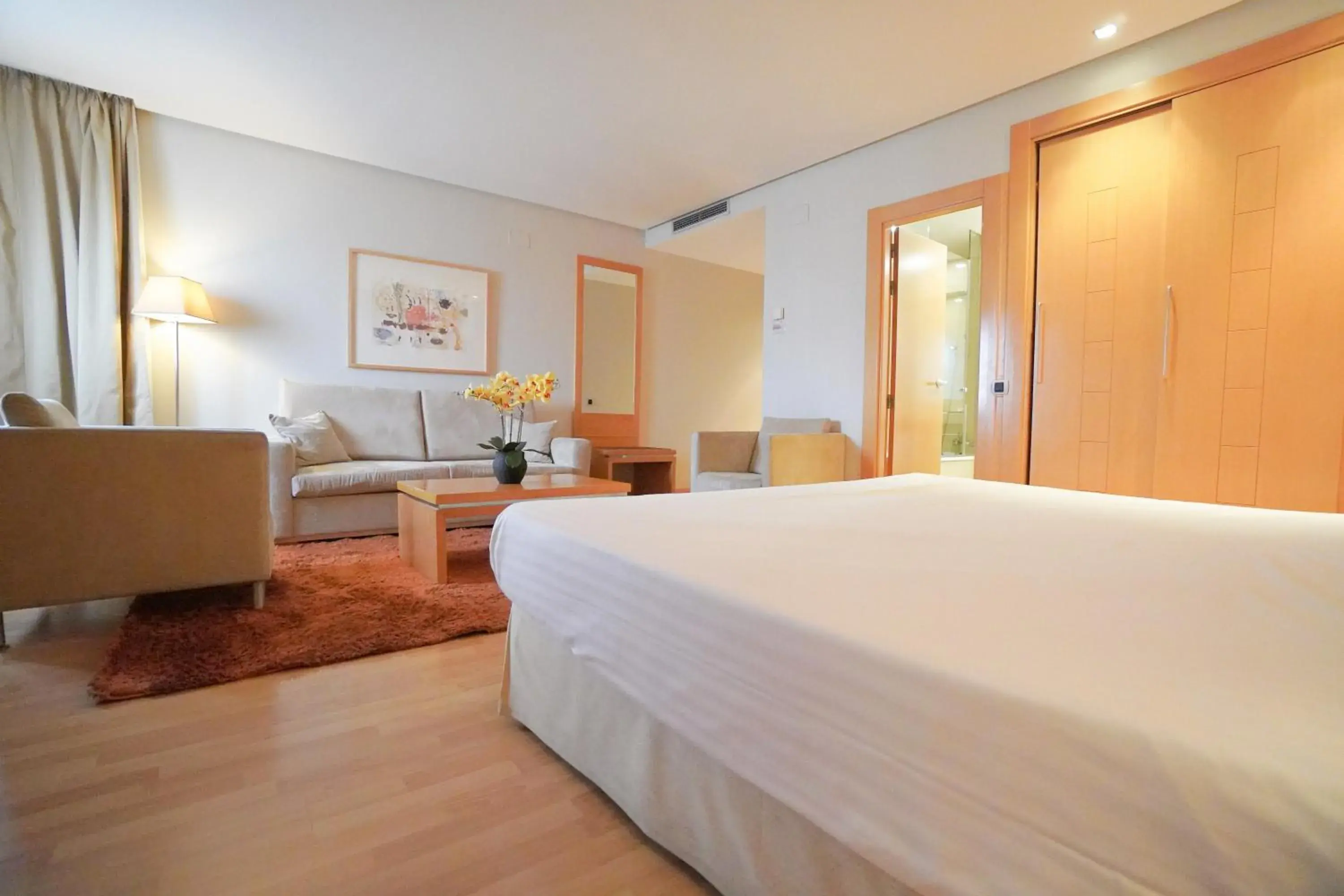 Property building, Bed in Hotel Reston Valdemoro