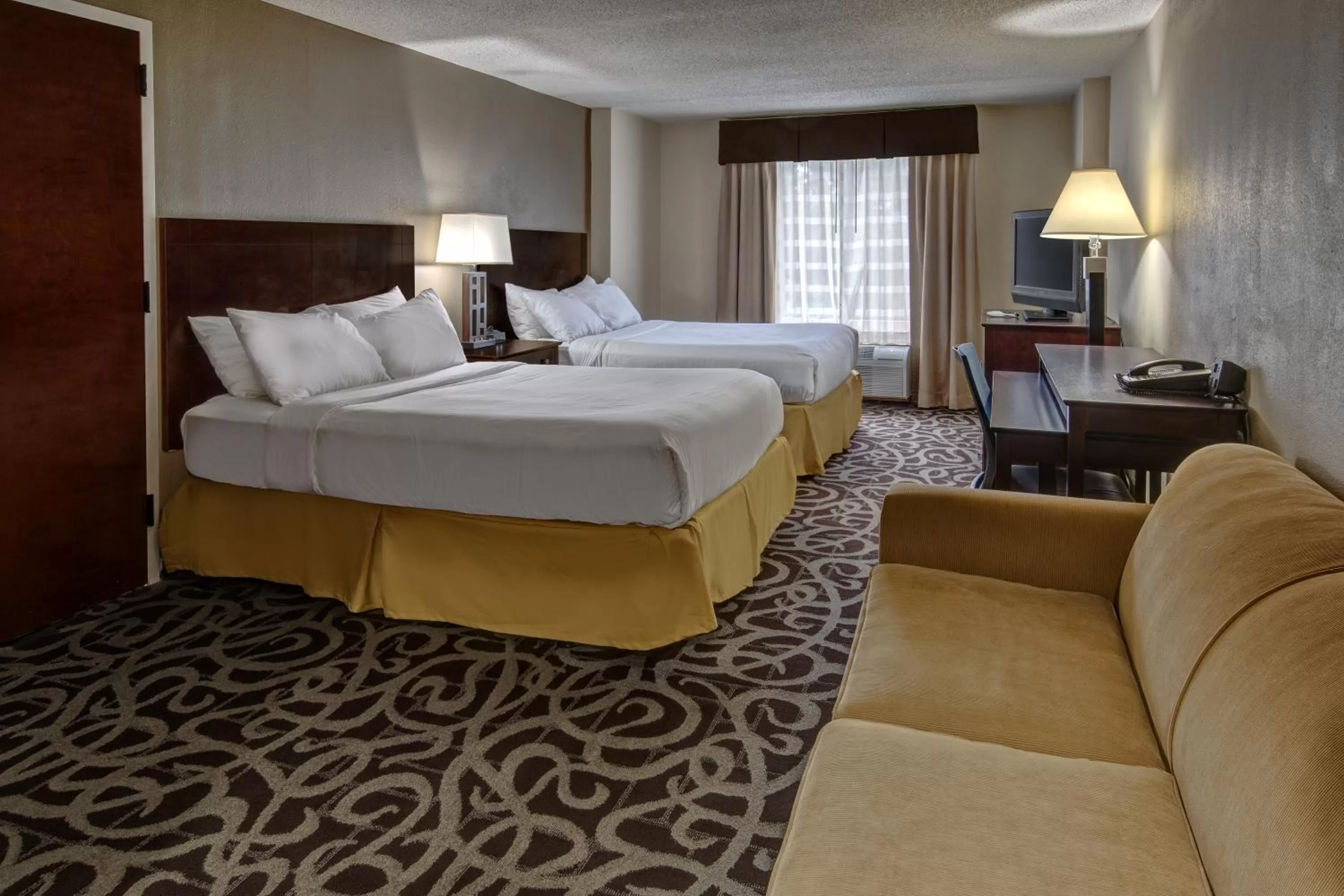 Photo of the whole room, Bed in Murfreesboro Central Hotel