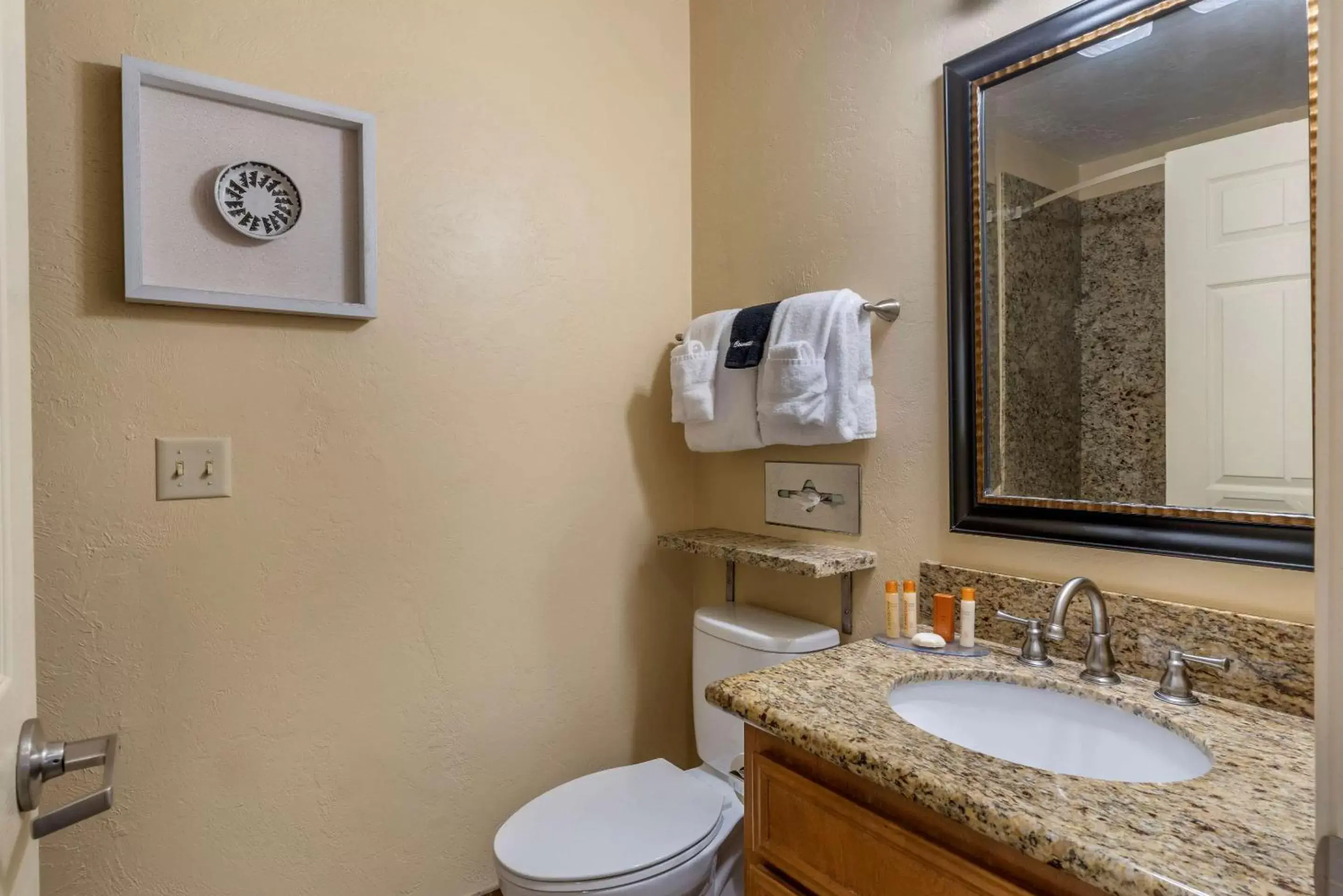 Photo of the whole room, Bathroom in Lincoln Sands Oceanfront Resort, Ascend Hotel Collection