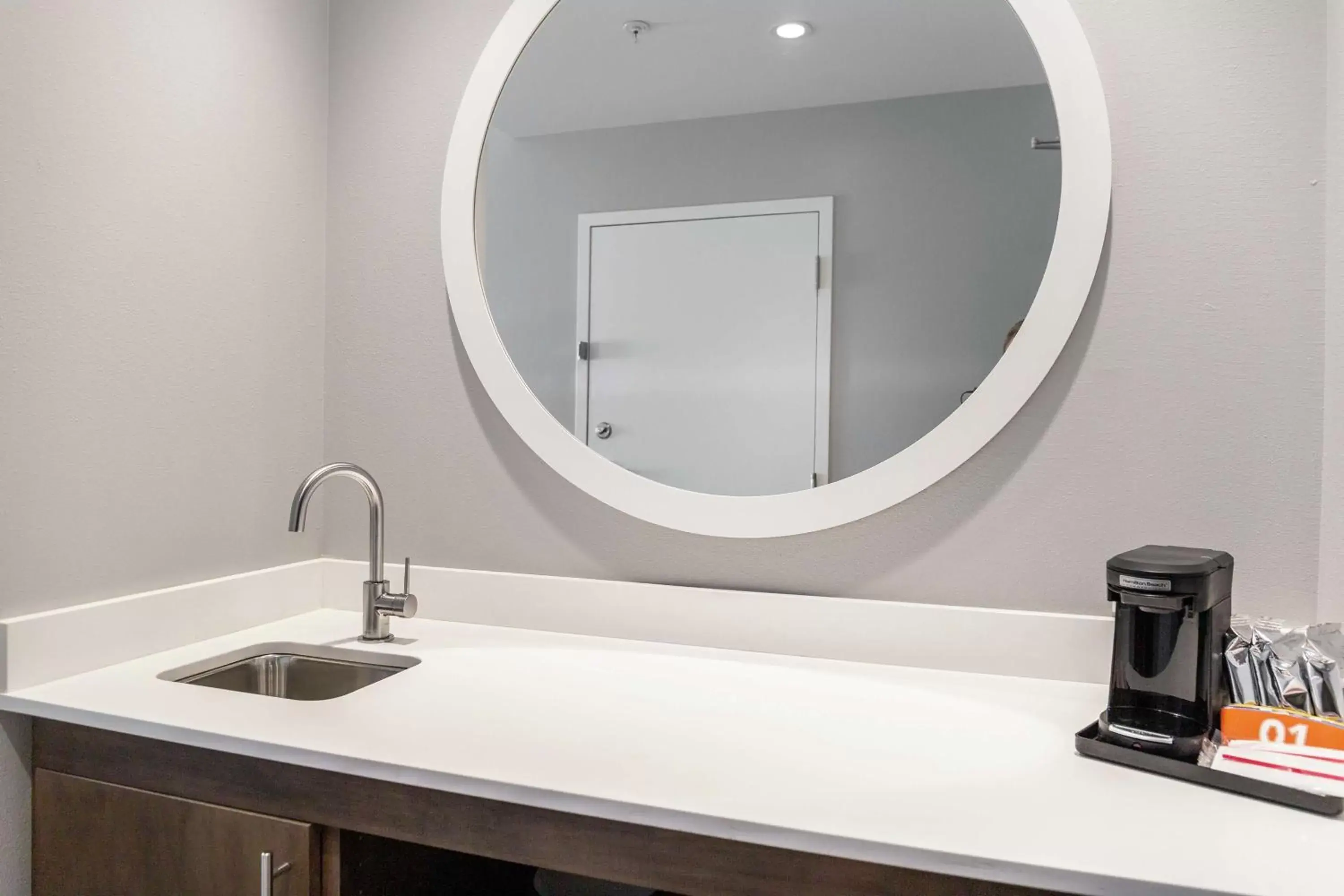 Photo of the whole room, Bathroom in Hampton Inn & Suites Bridgeview Chicago, Il