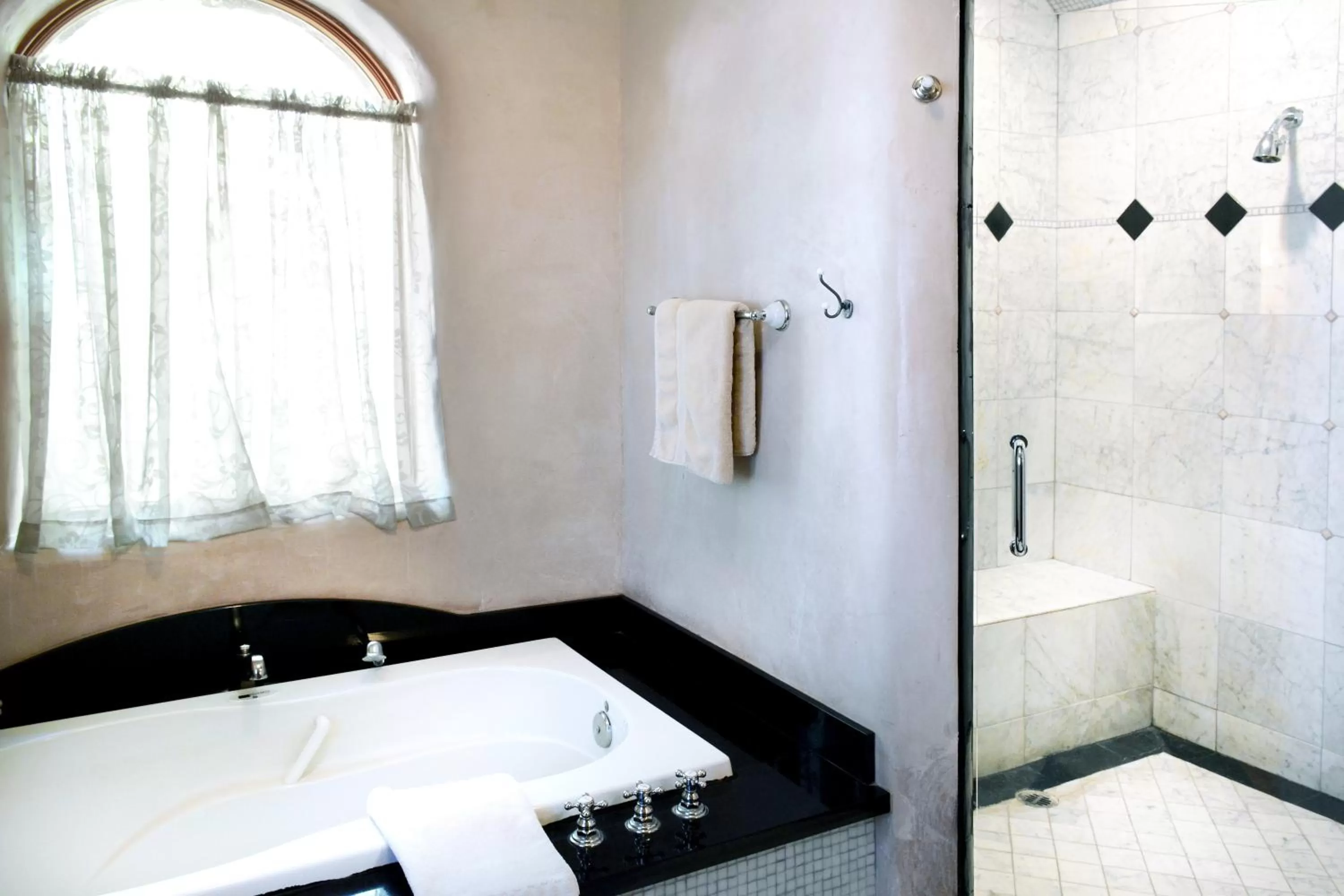 Bathroom, Bed in El Portal Sedona Hotel