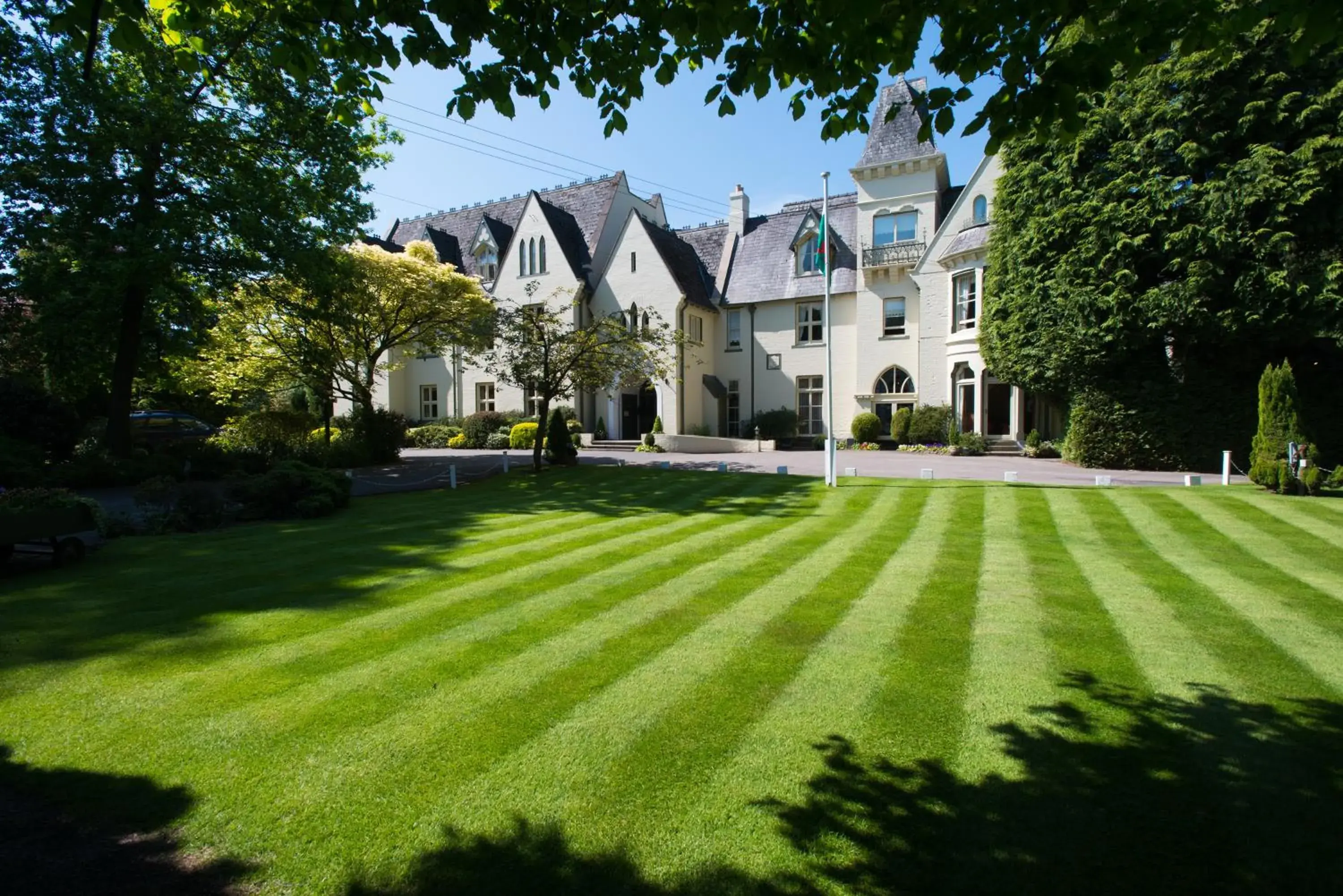 Property Building in Glen-Yr-Afon House Hotel