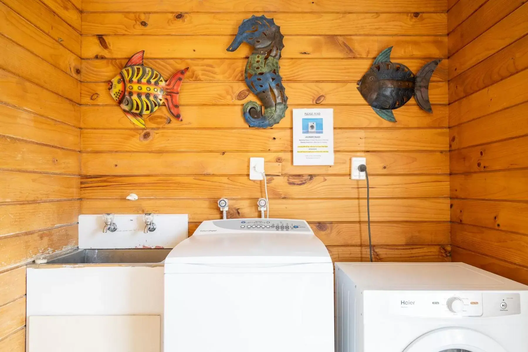 laundry, Bathroom in Tudor Park Motel