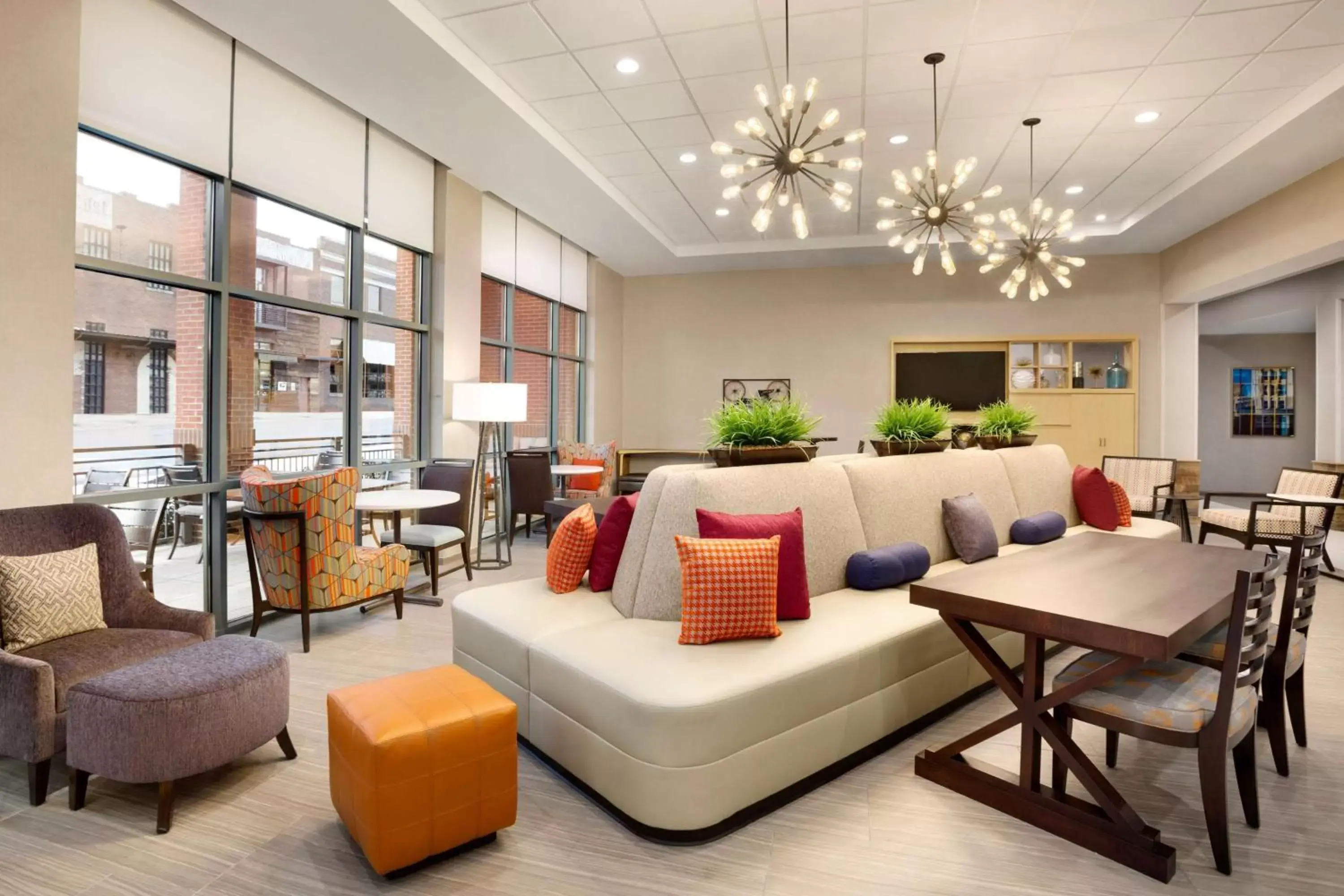 Breakfast, Lounge/Bar in Home2 Suites By Hilton Birmingham Downtown