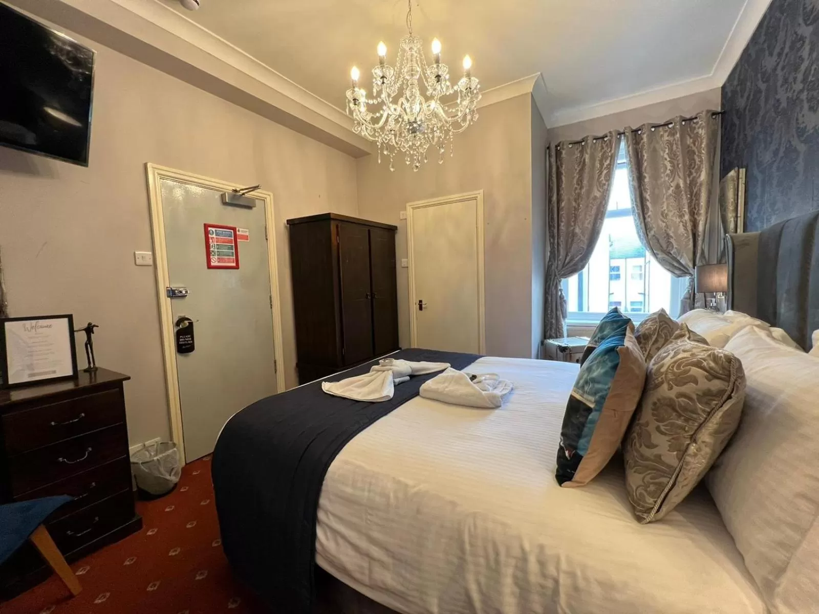 Photo of the whole room, Bed in McGraths Hotel & Public Bar