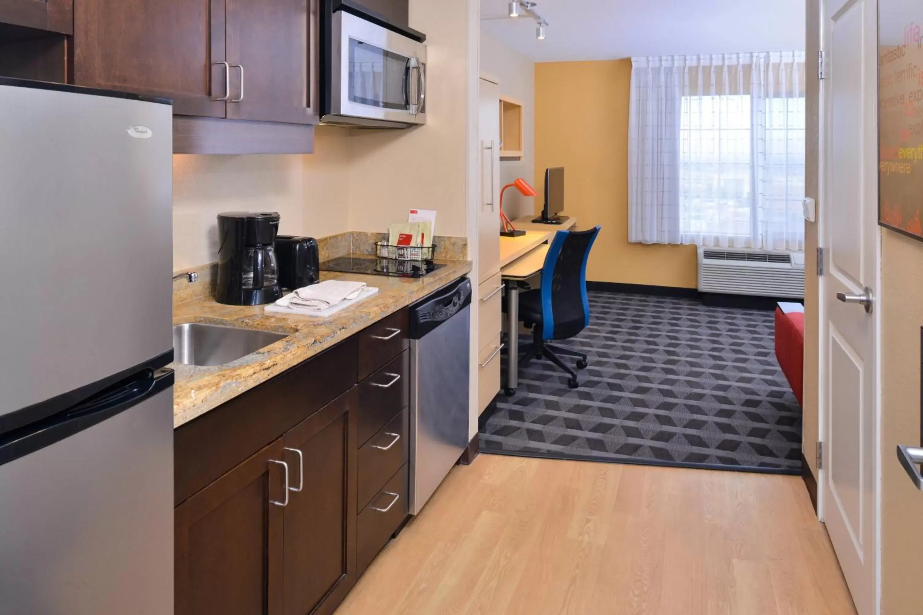 Kitchen or kitchenette, Kitchen/Kitchenette in TownePlace Suites by Marriott Las Vegas Henderson