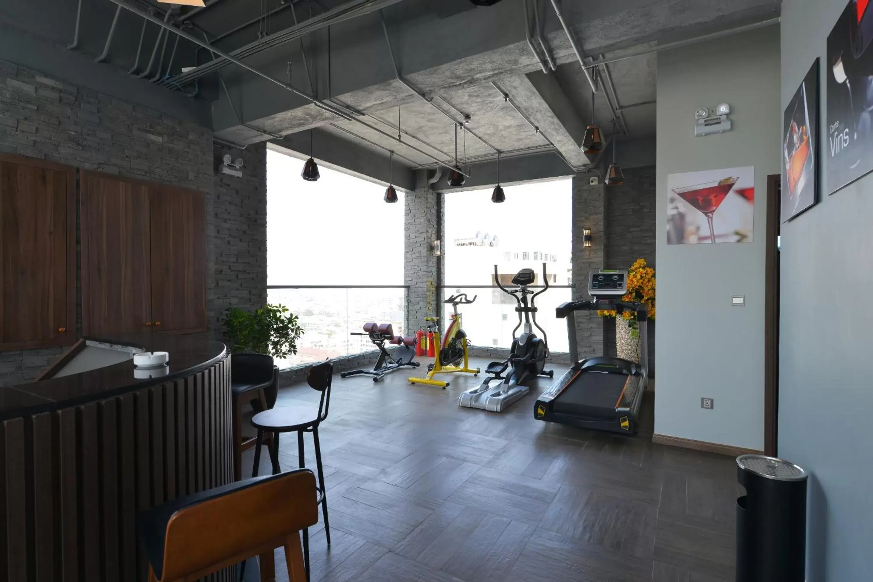 Lounge or bar, Fitness Center/Facilities in Aaron Hotel