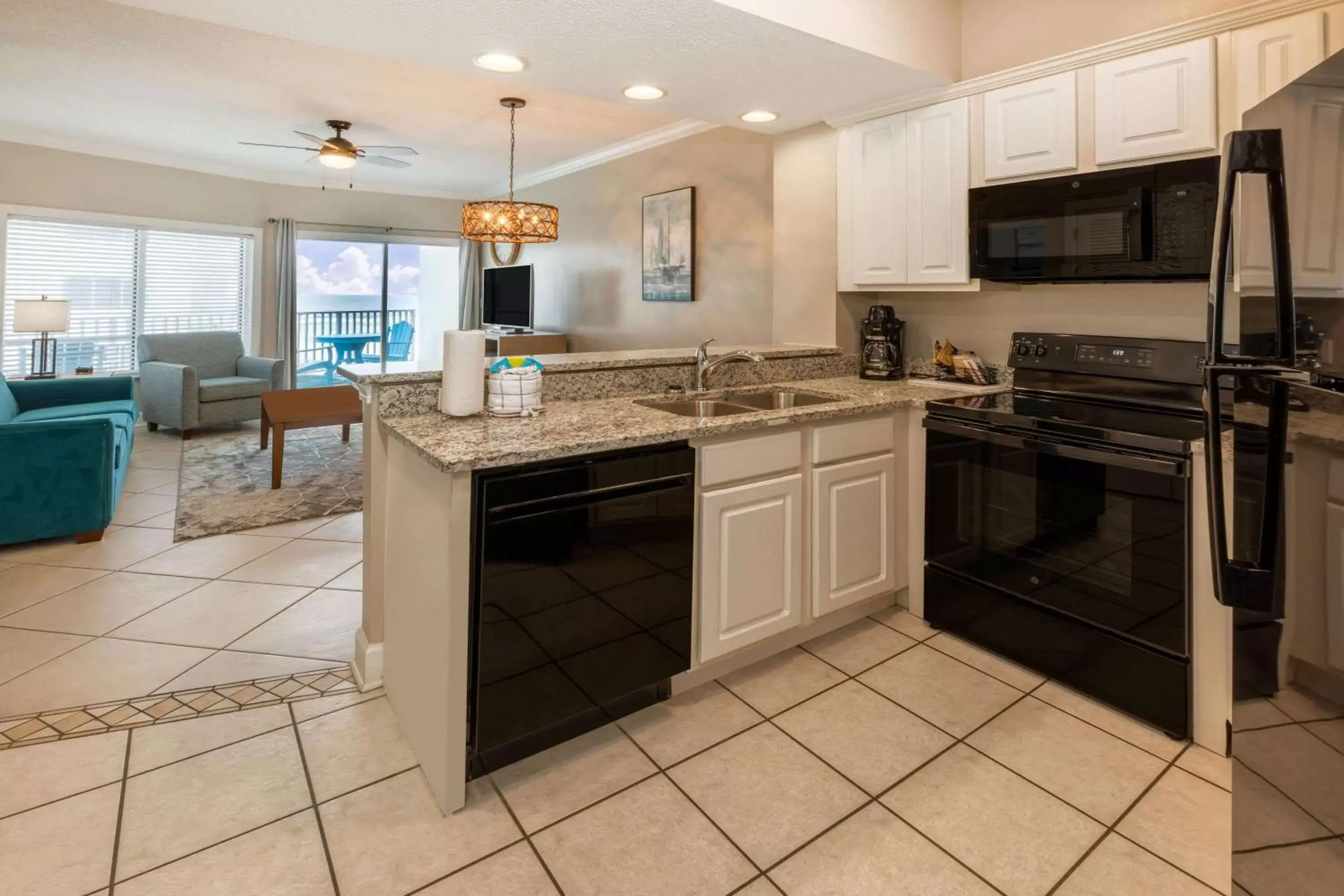 Kitchen or kitchenette, Kitchen/Kitchenette in Palm Beach Resort Orange Beach a Ramada by Wyndham