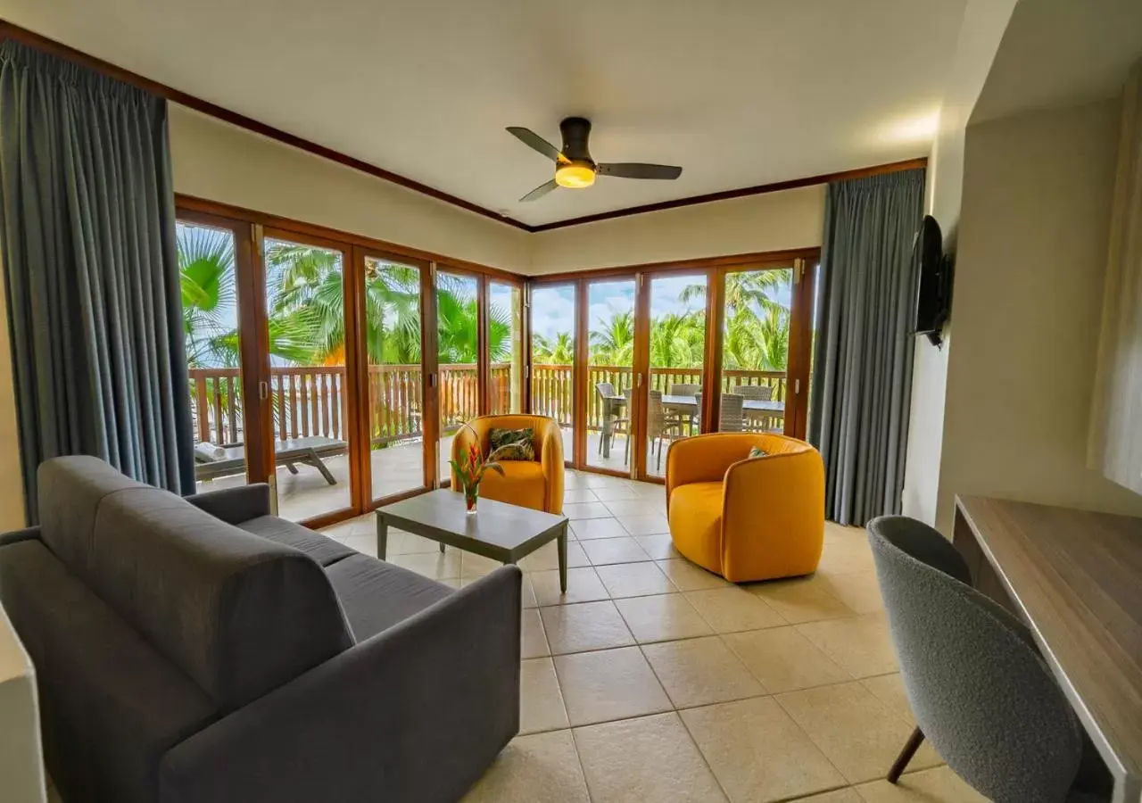 Living room, Seating Area in LionsDive Beach Resort