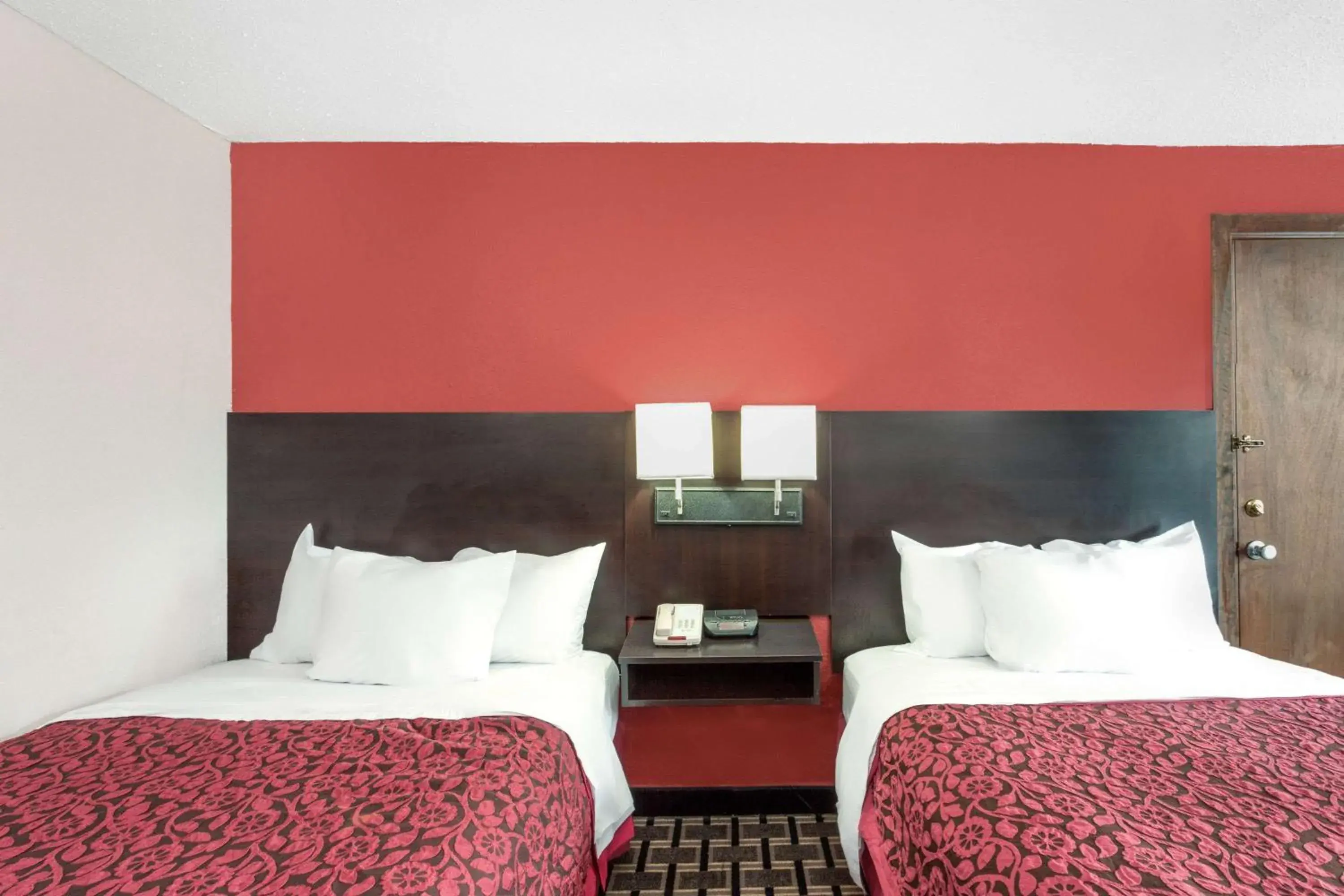 Photo of the whole room, Bed in Days Inn by Wyndham Cullman Photo of the whole room, Bed in Days Inn by Wyndham Cullman