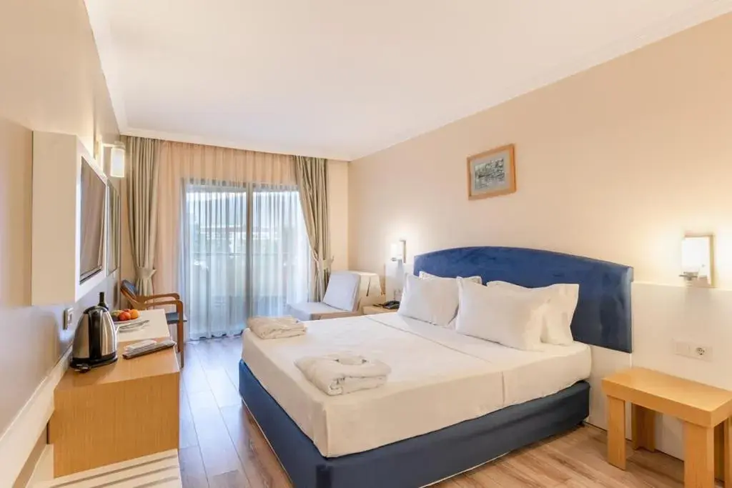 Bed in L'ancora Beach Hotel