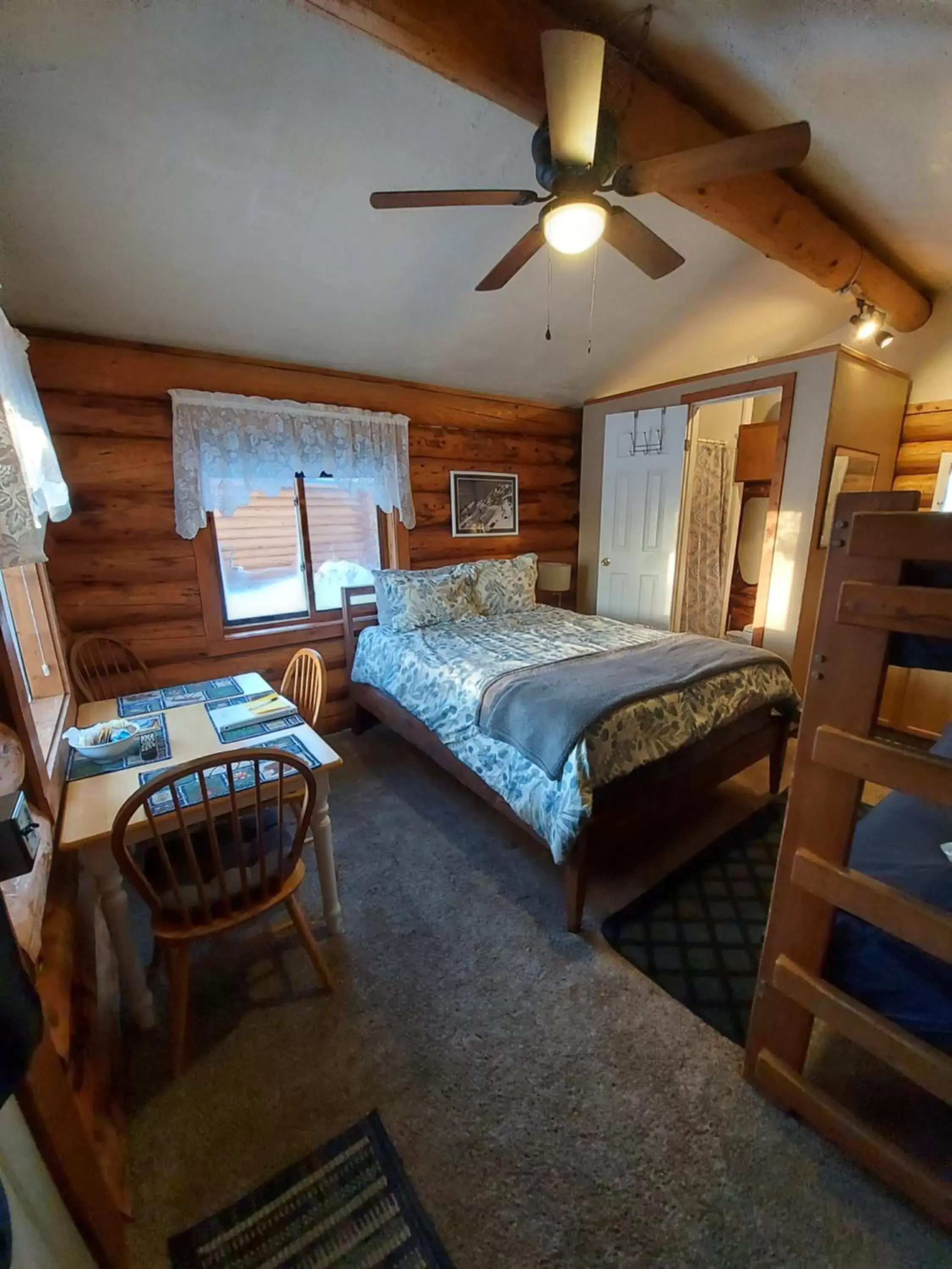 Bed in Hatcher Pass Cabins