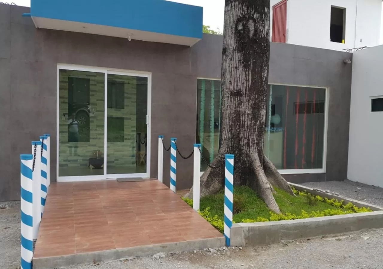 Facade/entrance in Hotel Popeye