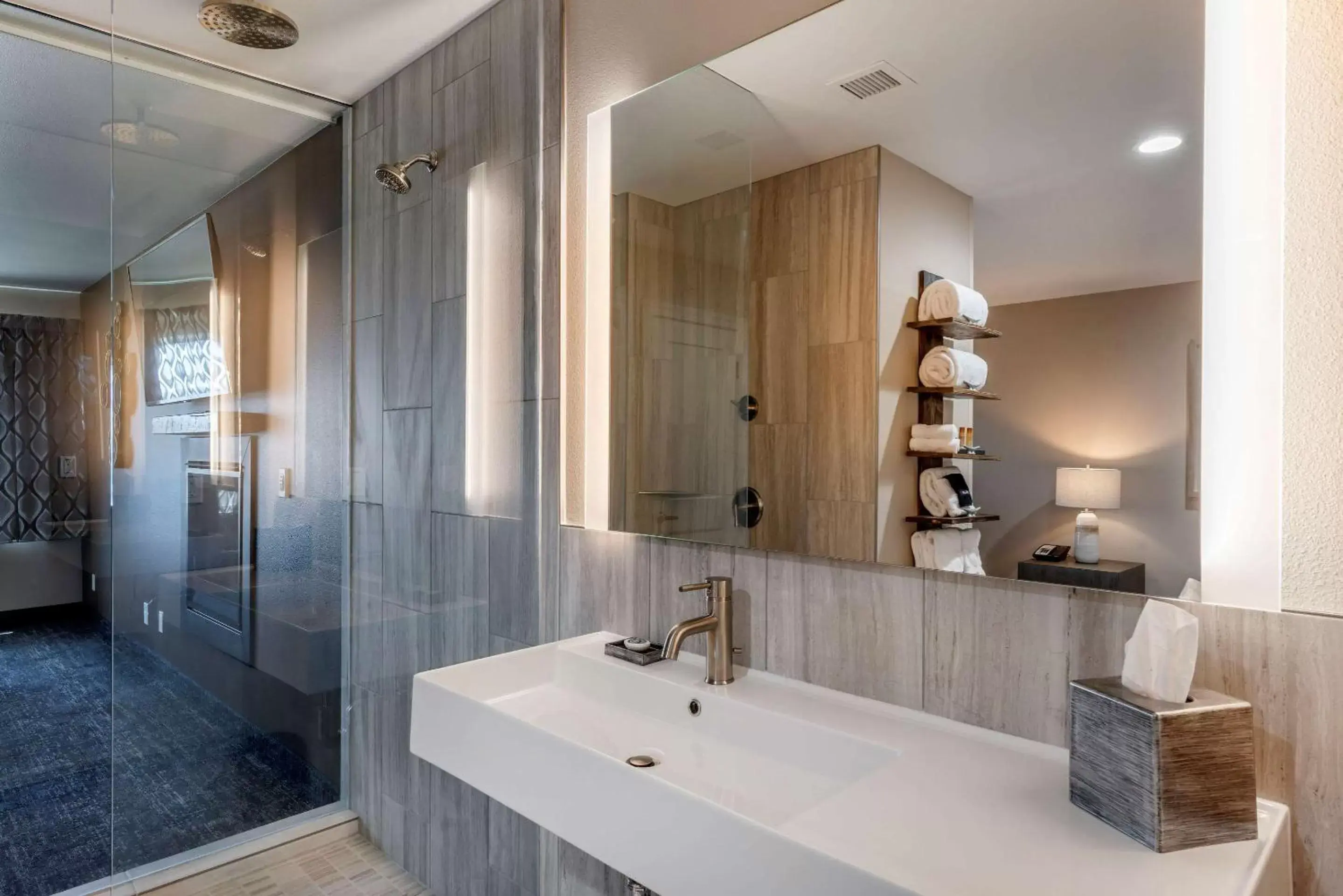 Bathroom in Lincoln Sands Oceanfront Resort, Ascend Hotel Collection