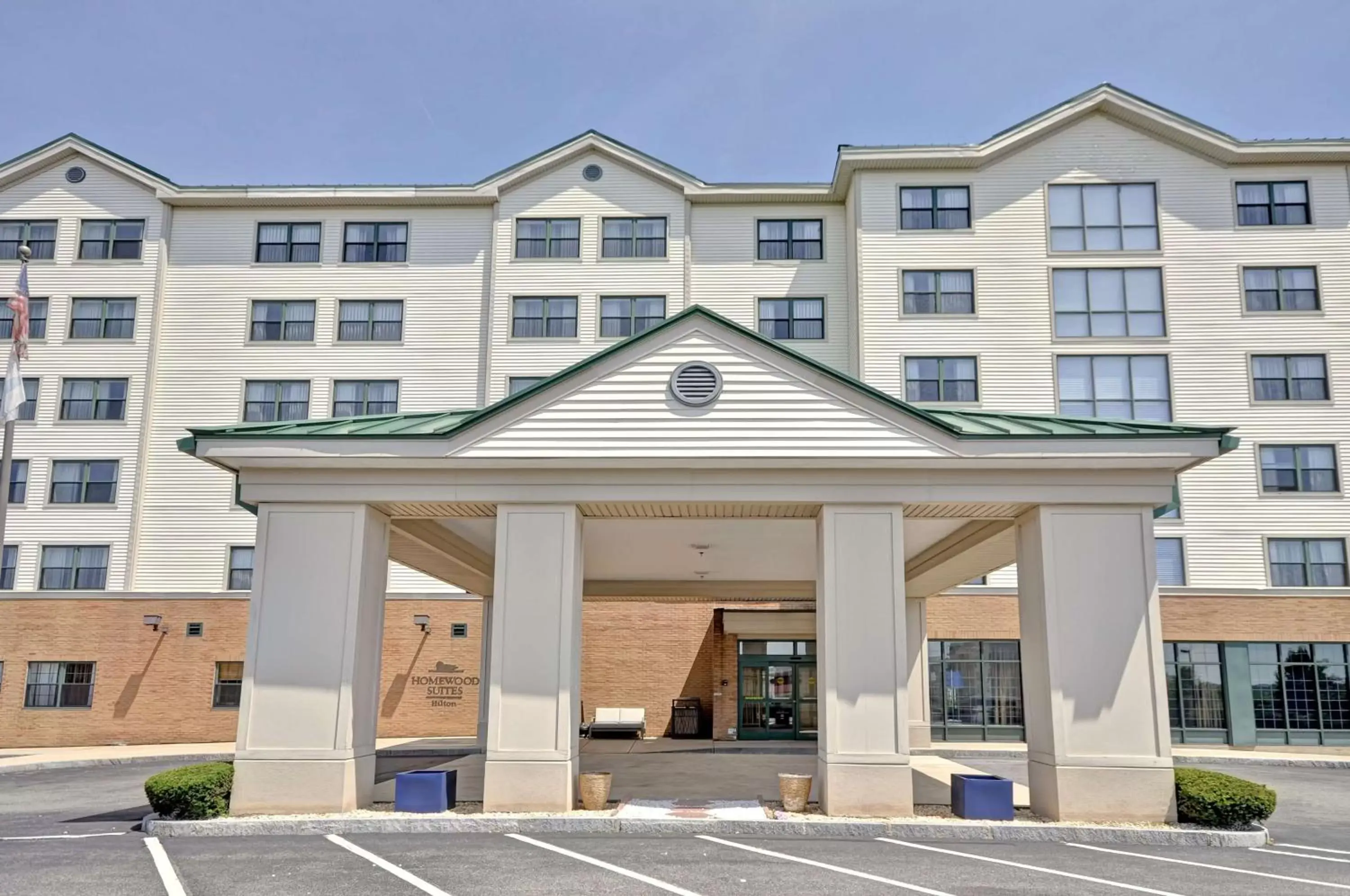 Property Building in Homewood Suites Boston Peabody