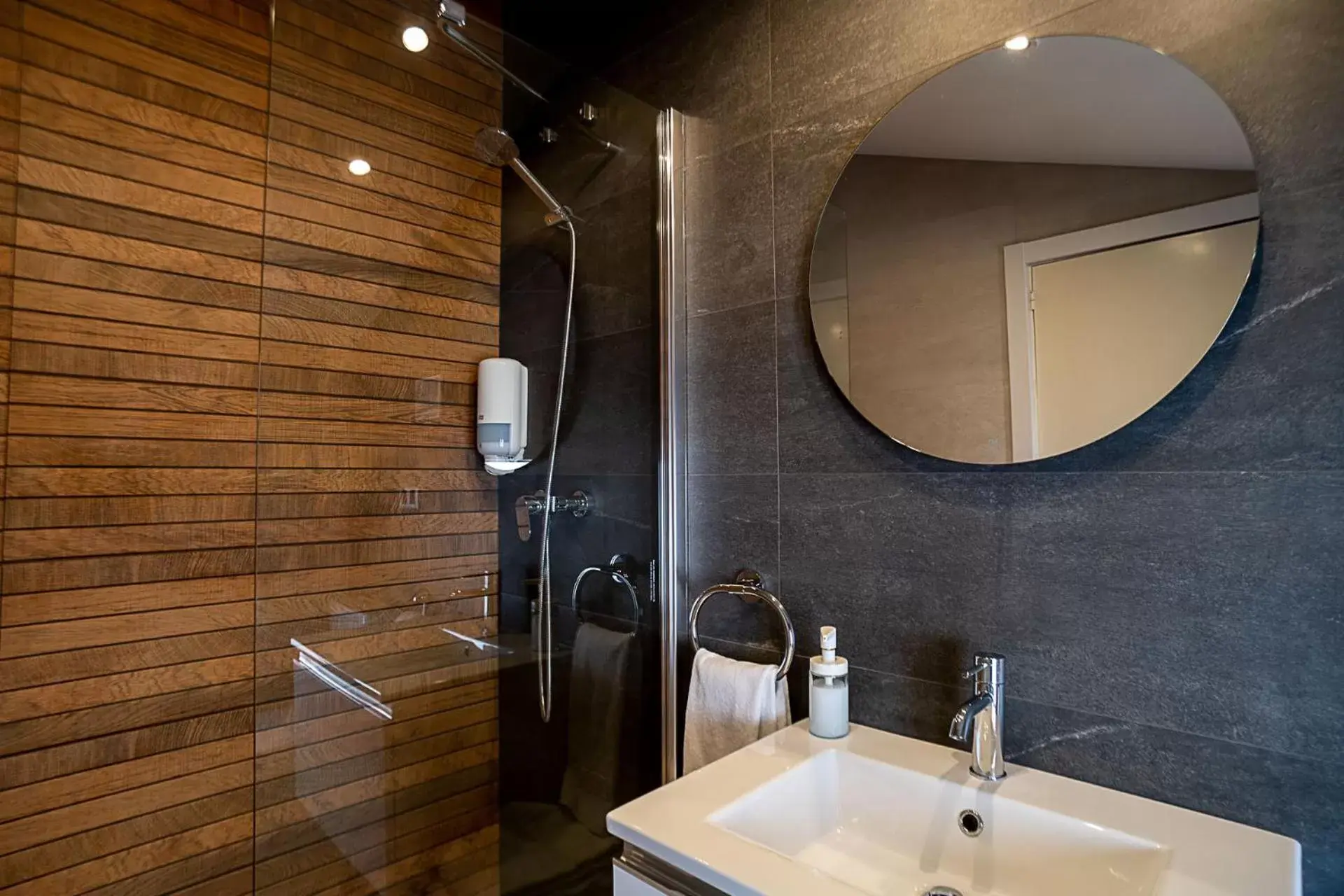 Bathroom in Hotel El Cid