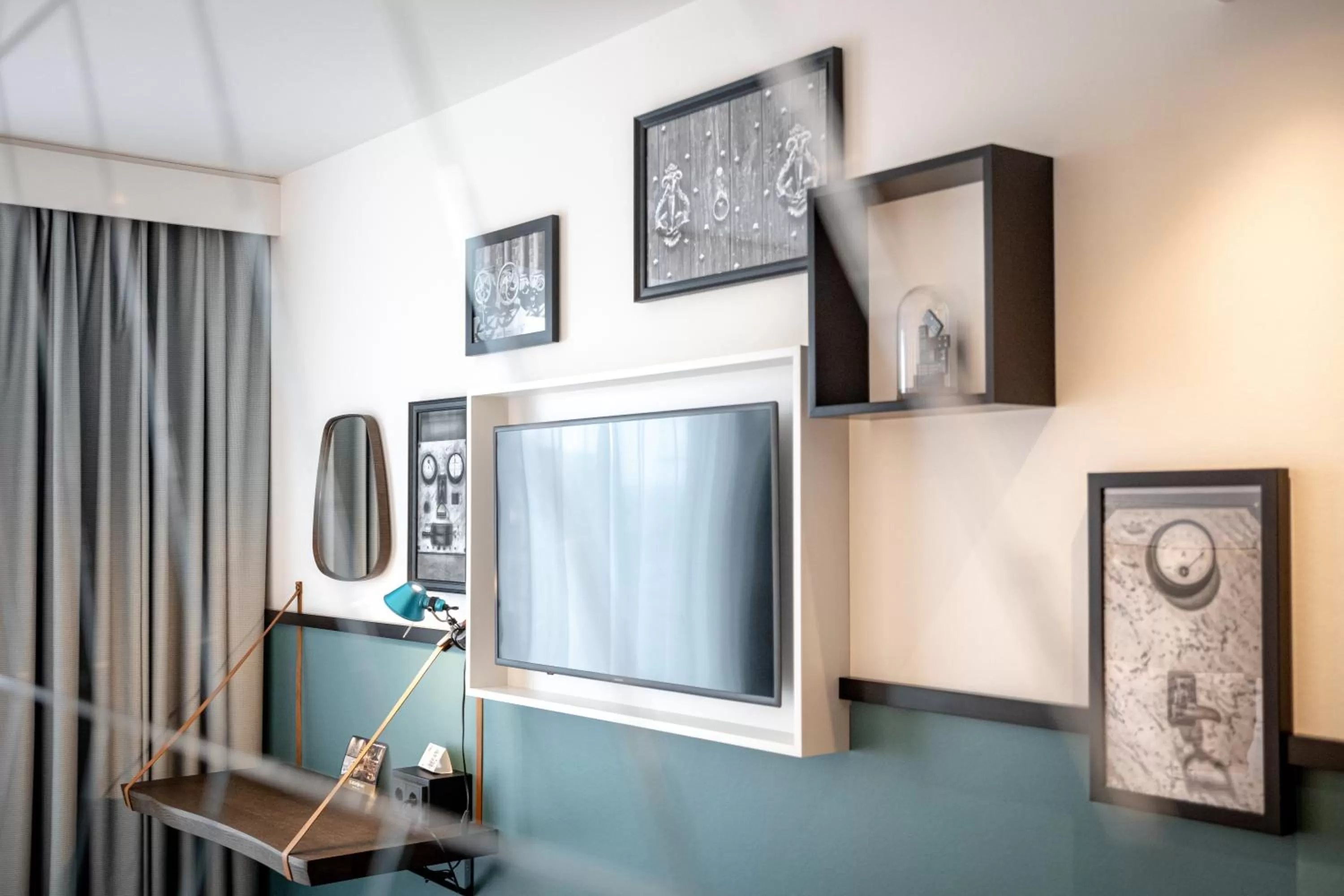 Communal lounge/ TV room in Hotel Indigo Dresden - Wettiner Platz by IHG