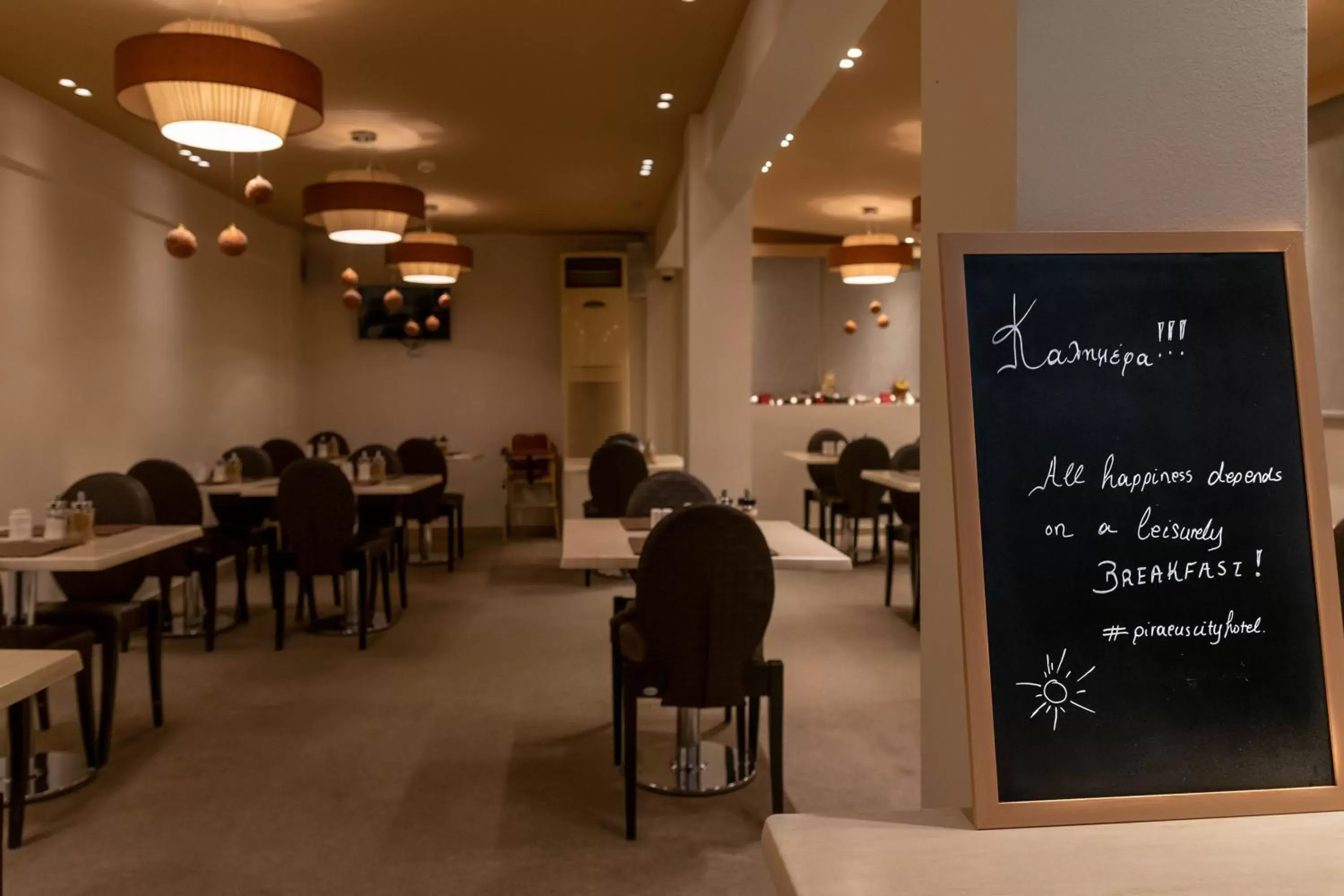 Restaurant/Places to Eat in Piraeus City Hotel