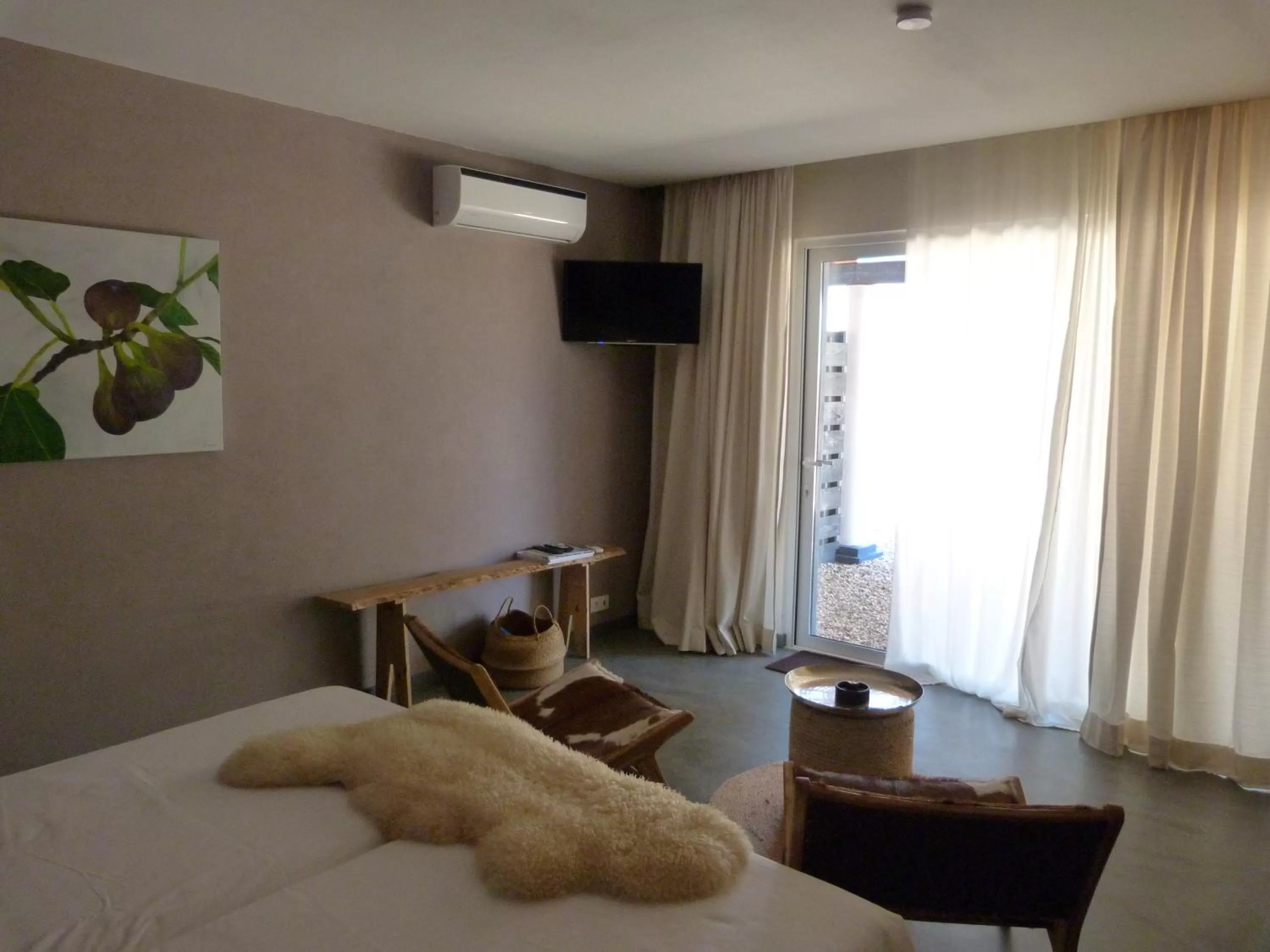 Decorative detail, Bed in Trendy and Luxe B&B and Garden Suite