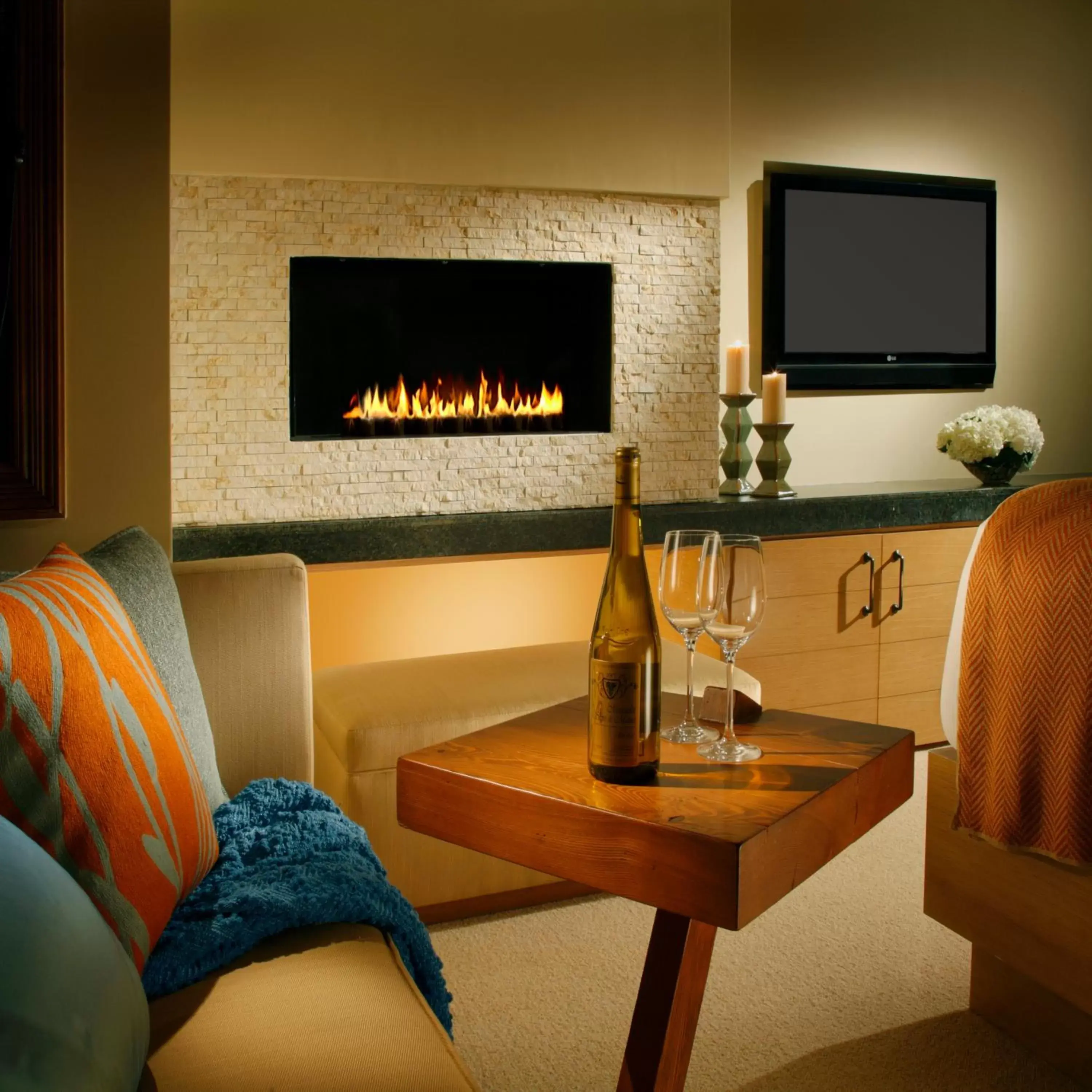 Lounge or bar in The Osprey at Beaver Creek, a RockResort Lounge or bar in The Osprey at Beaver Creek, a RockResort