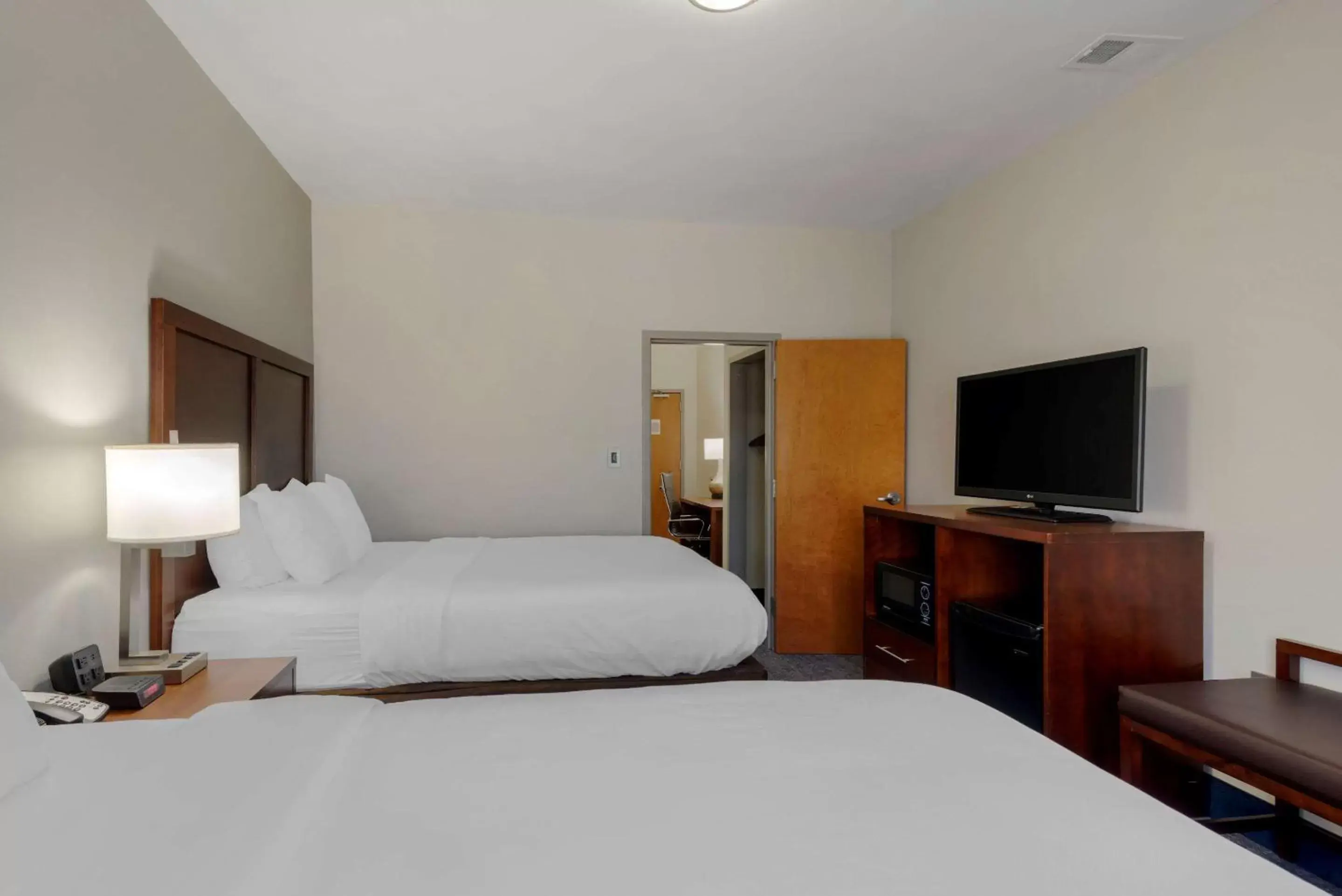 Bedroom, Bed in Comfort Suites Stockbridge Atlanta South