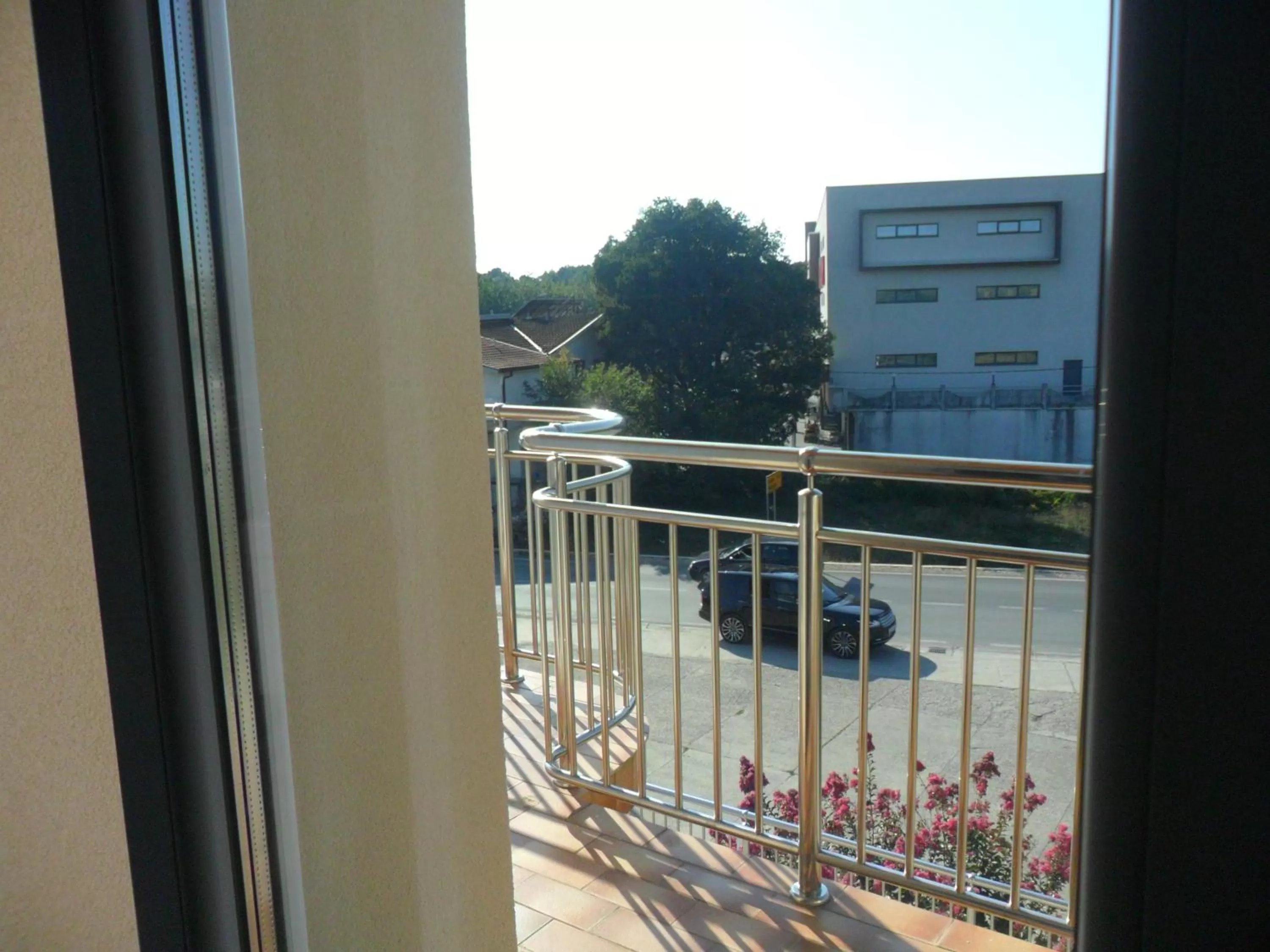 Street view in Sobe u kucanstvu MBM