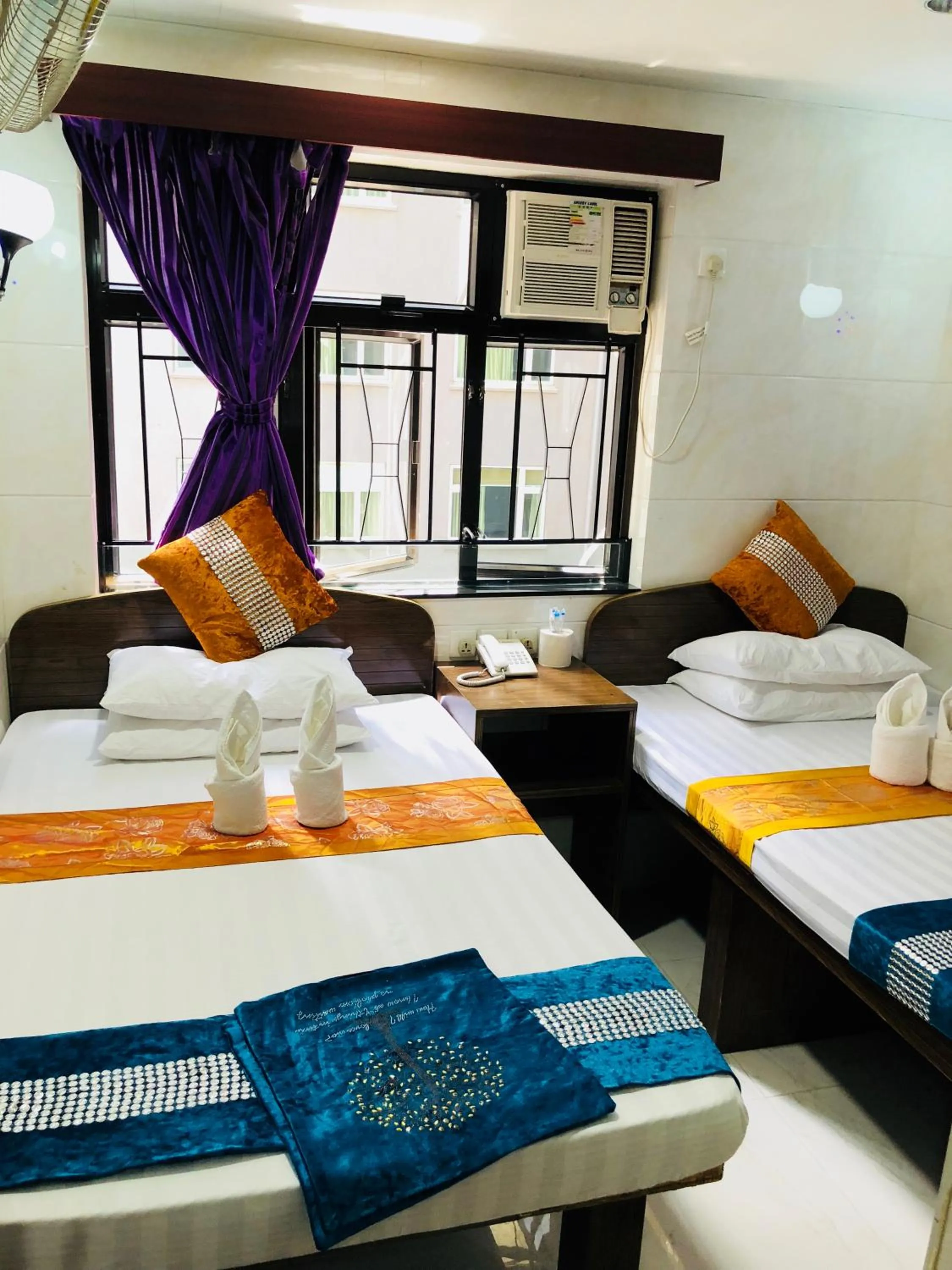 cot, Bed in Premium Lounge