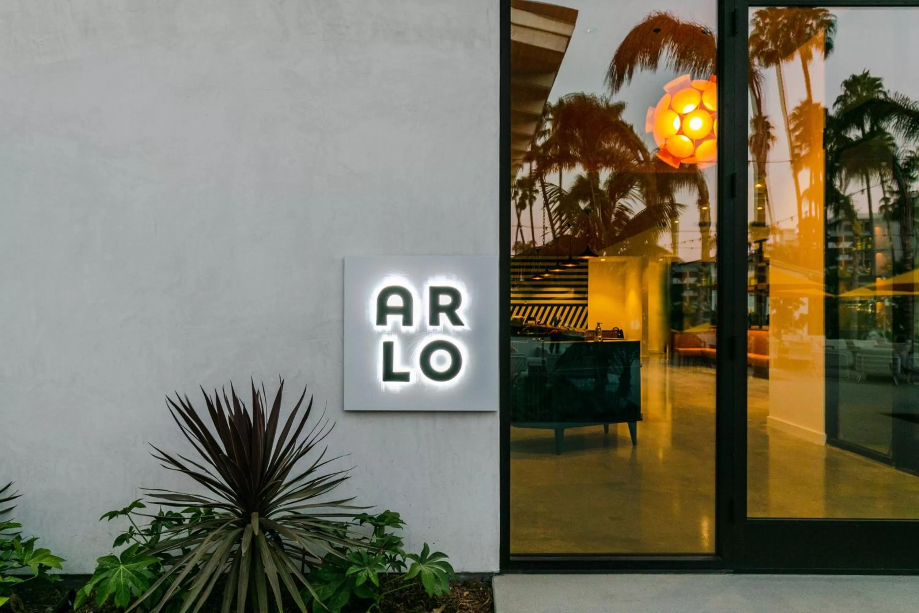 Restaurant/places to eat in Town and Country San Diego