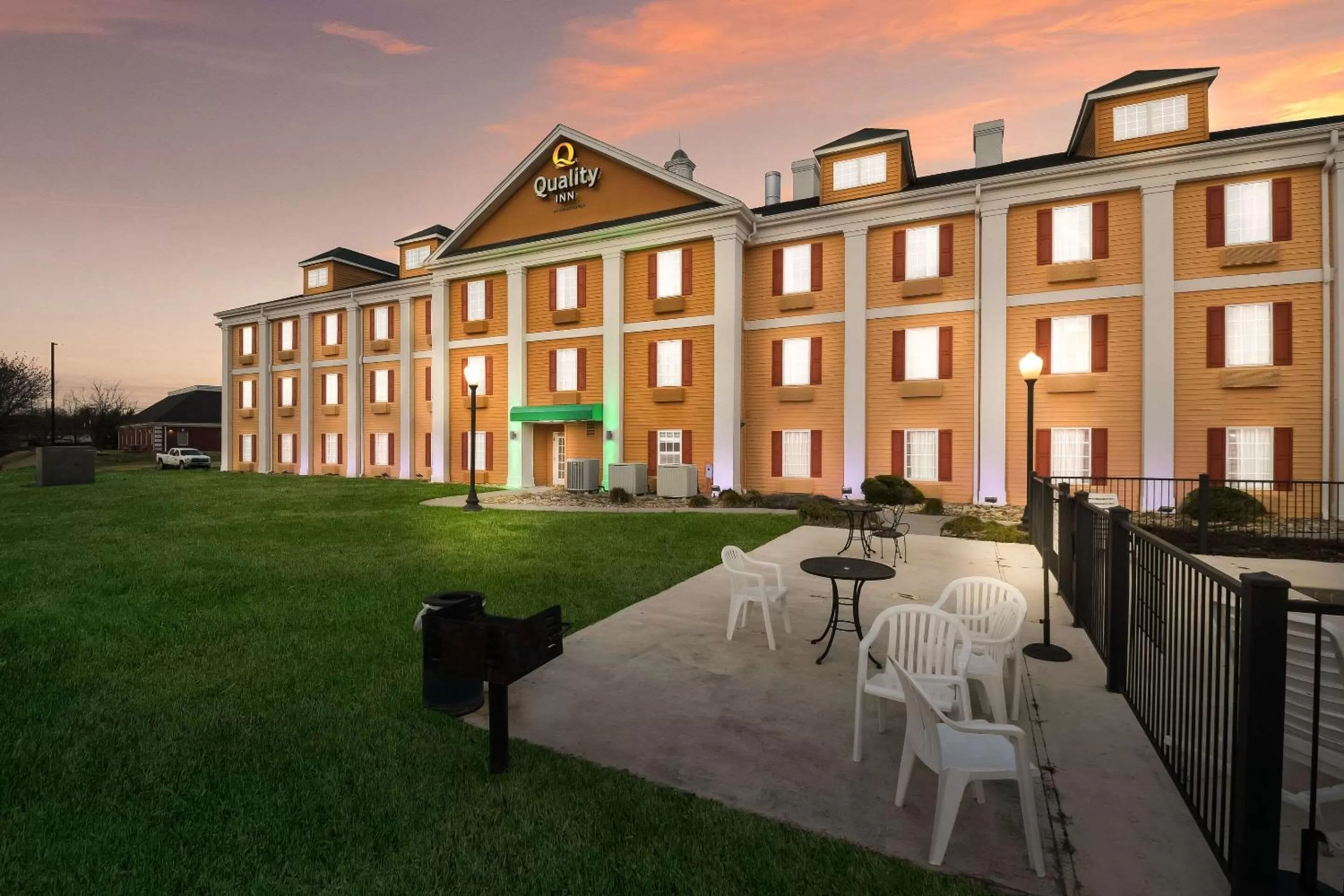 Property building in Quality Inn Alcoa Knoxville