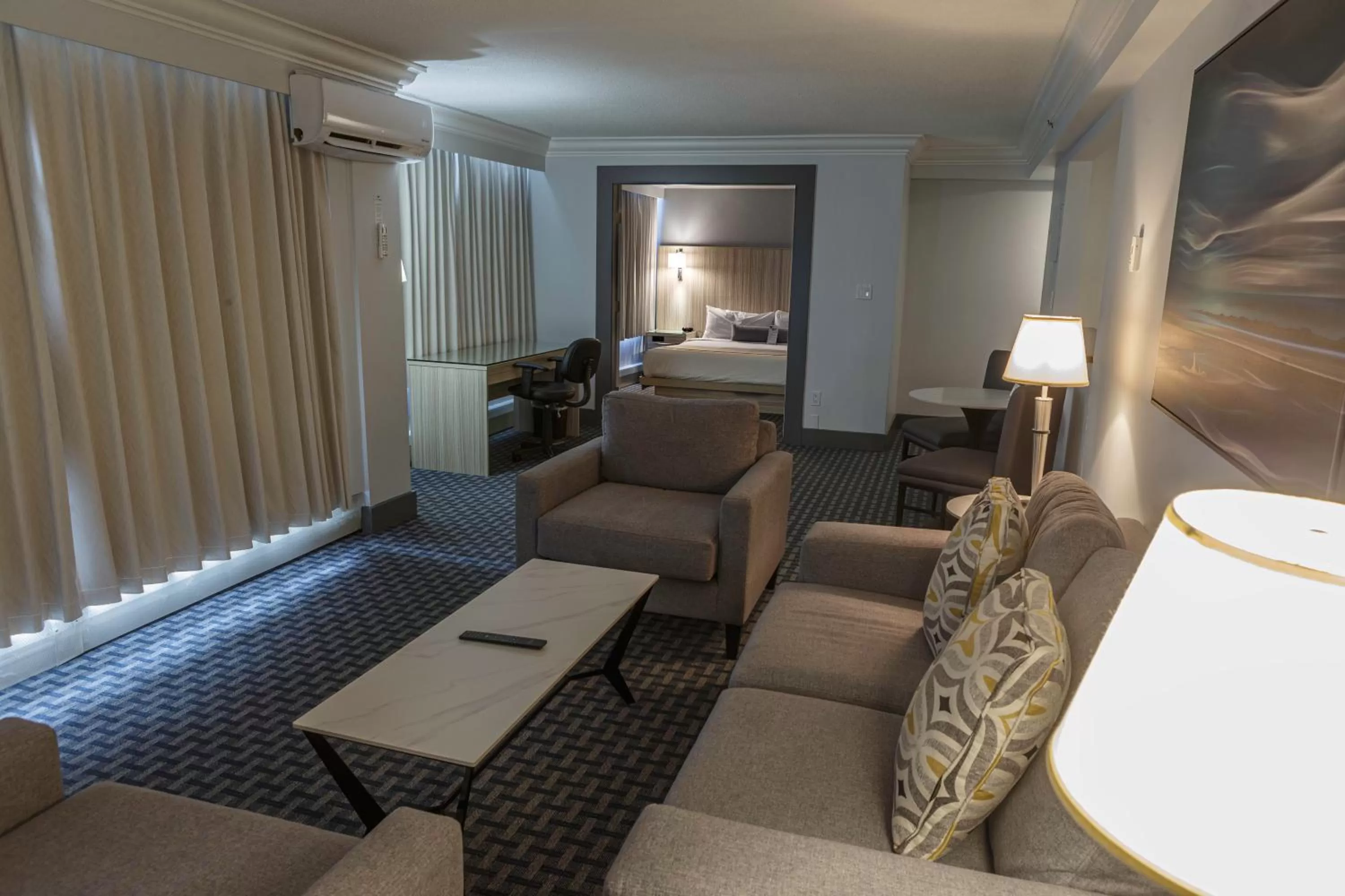 Living room, Bed in Century Plaza Hotel