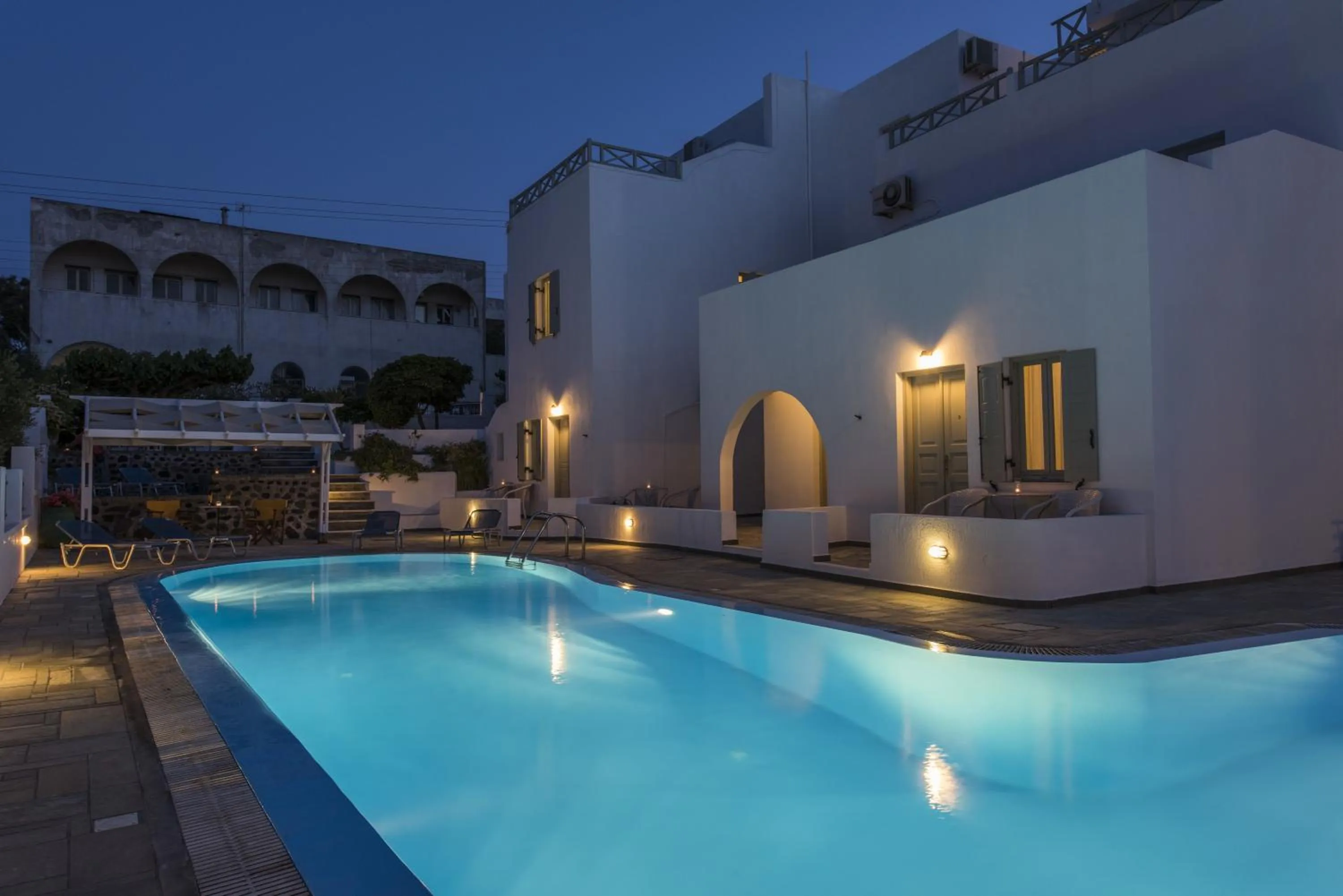 Property building in Nissos Thira