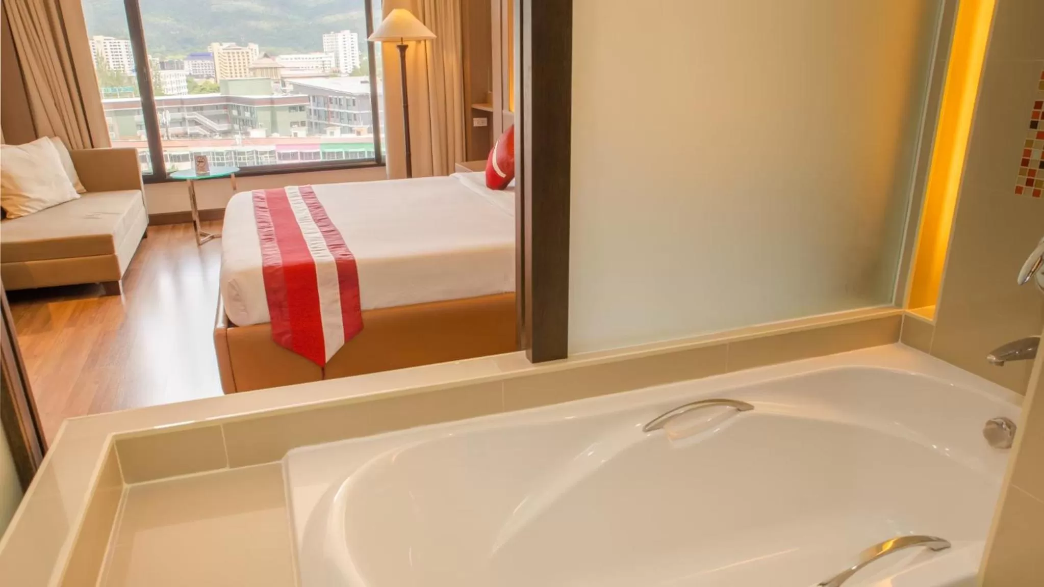 Bathroom, Bed in Chiangmai Grandview Hotel & Convention Center
