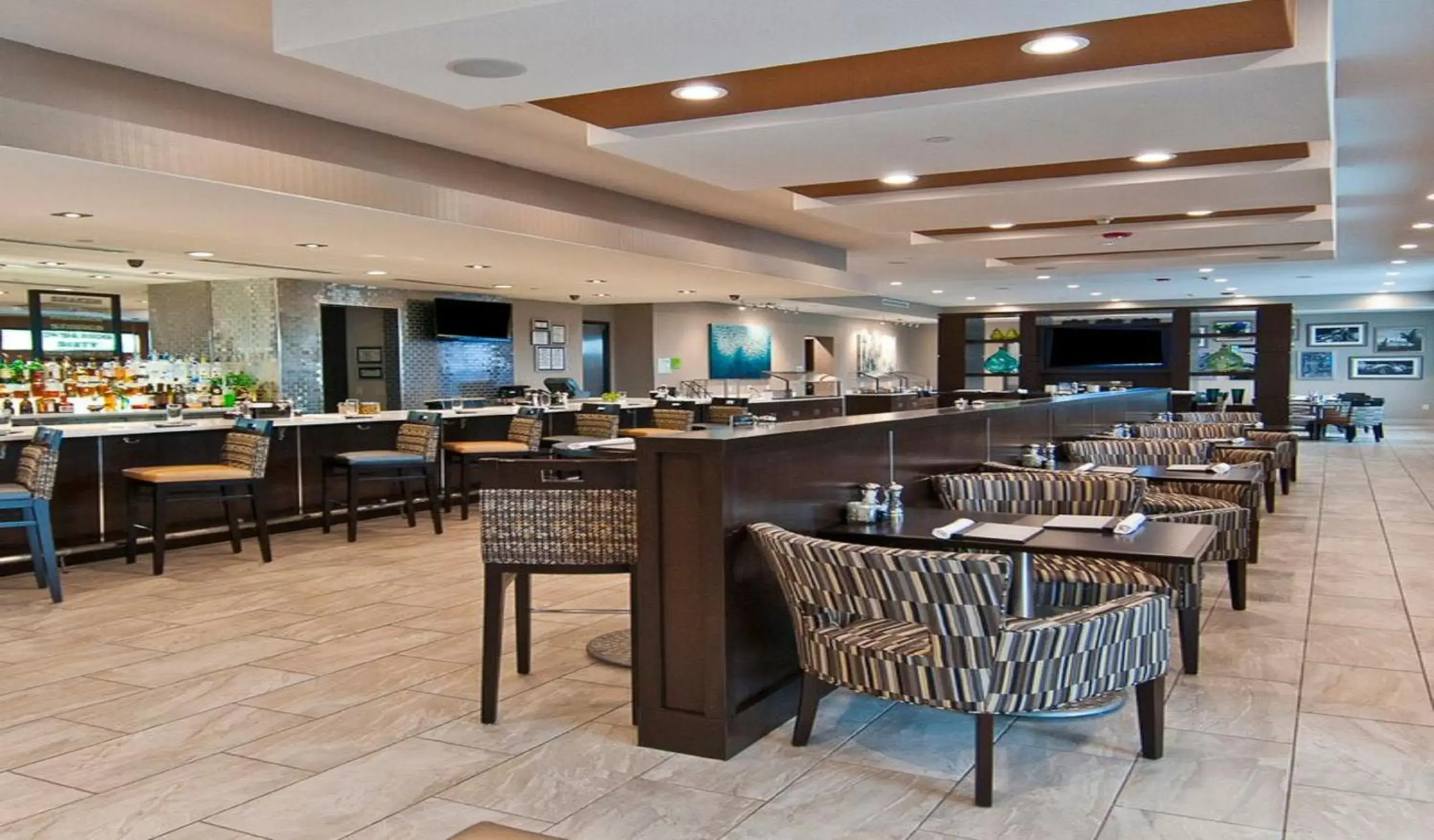 Lounge or bar, Restaurant/Places to Eat in Holiday Inn Austin Airport, an IHG Hotel