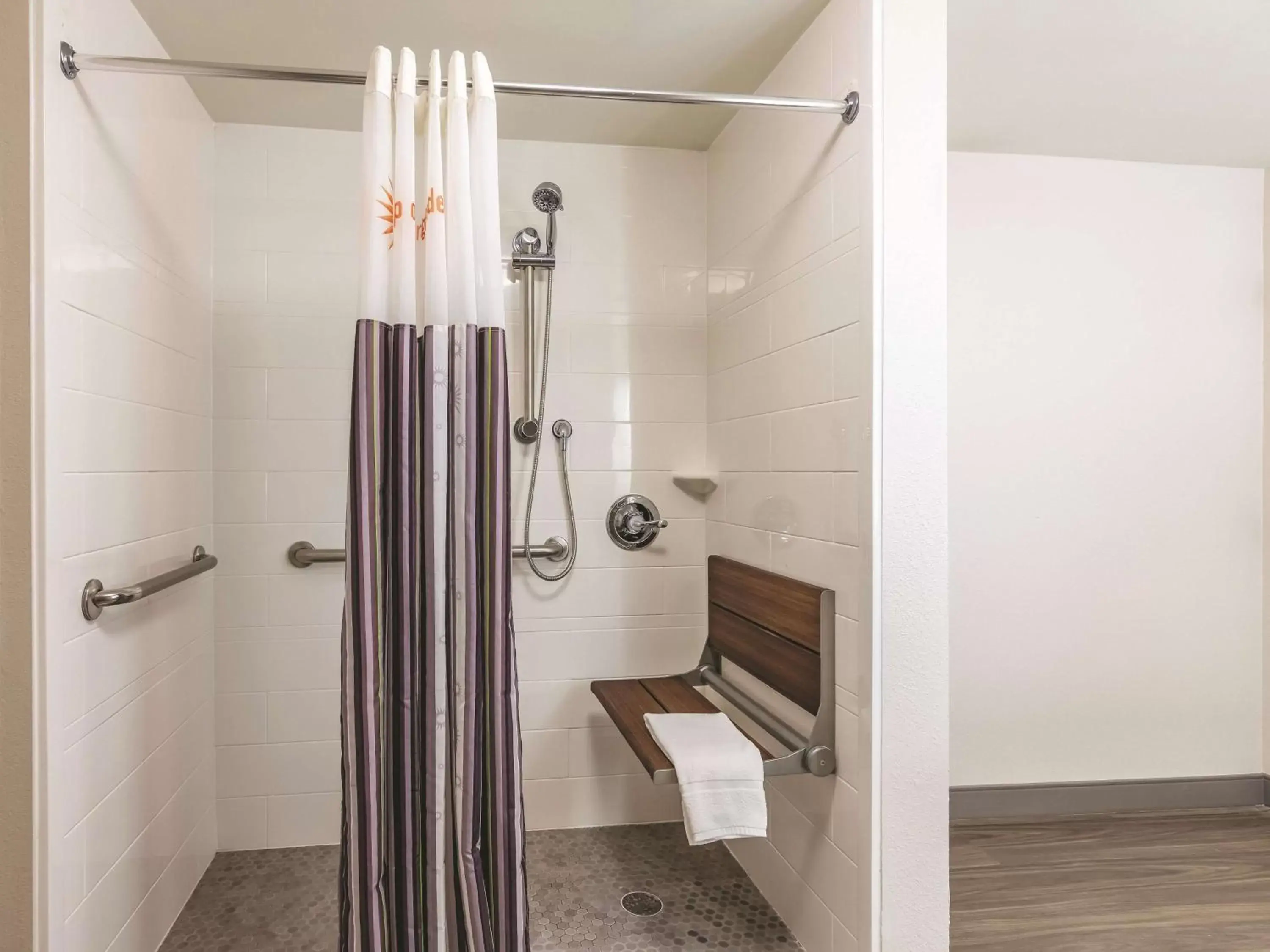 Photo of the whole room, Bathroom in La Quinta by Wyndham Salem NH