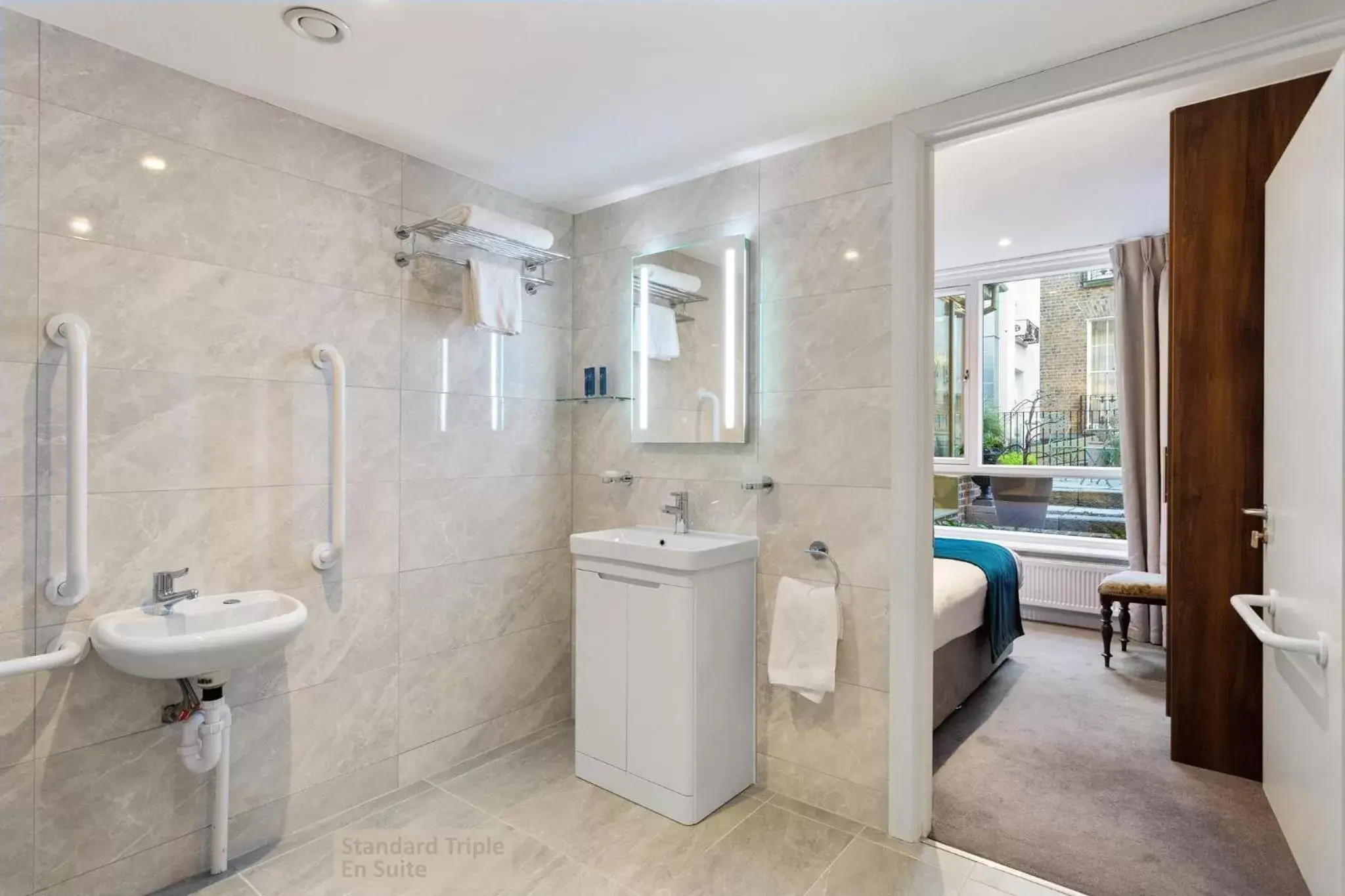 Shower, Bathroom in Gardiner Lodge