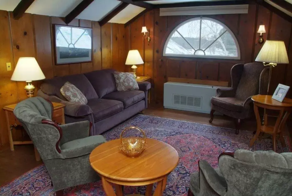 Living room, Seating Area in Publick House Historic Inn and Country Motor Lodge