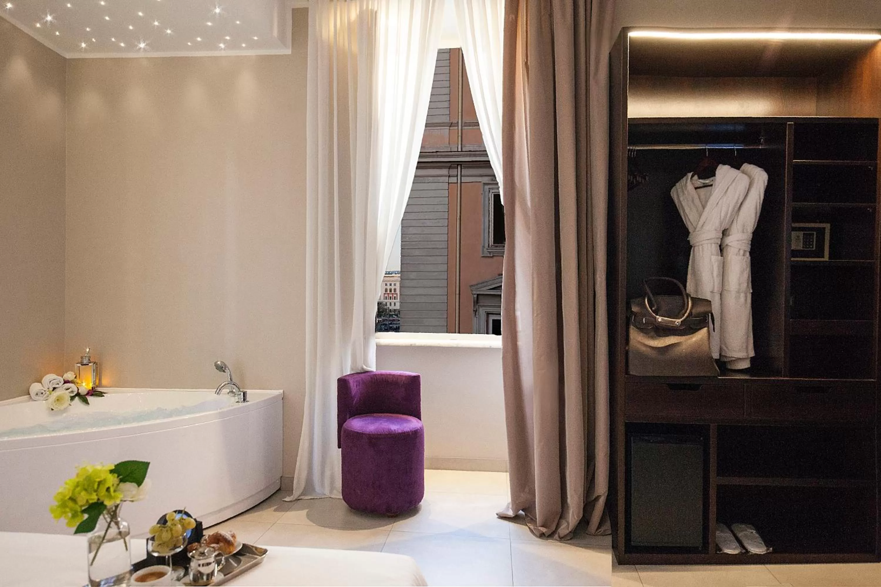 Hot Tub in Roman Holidays Boutique Hotel