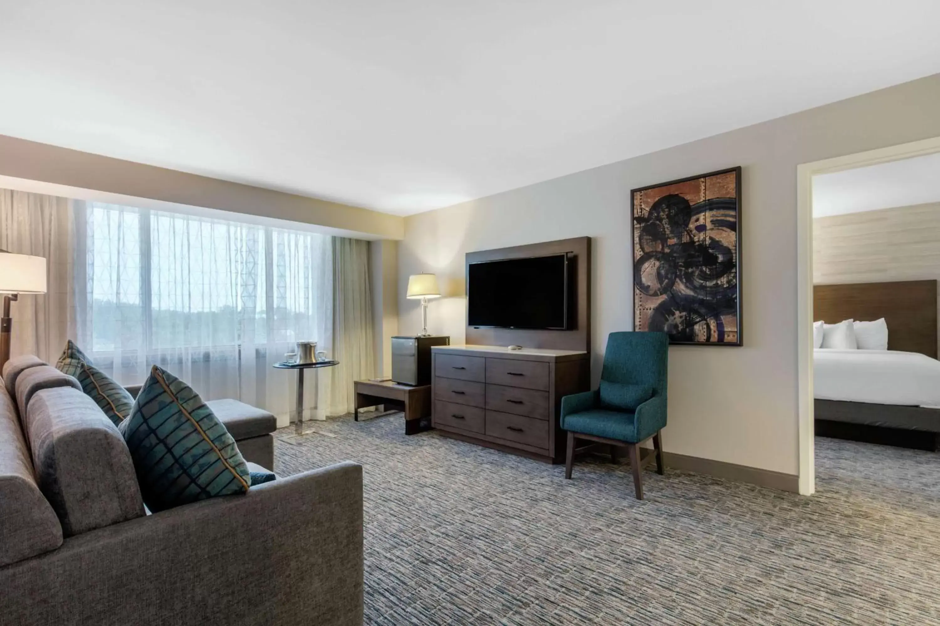 Living room, Seating Area in DoubleTree Birmingham Perimeter Park