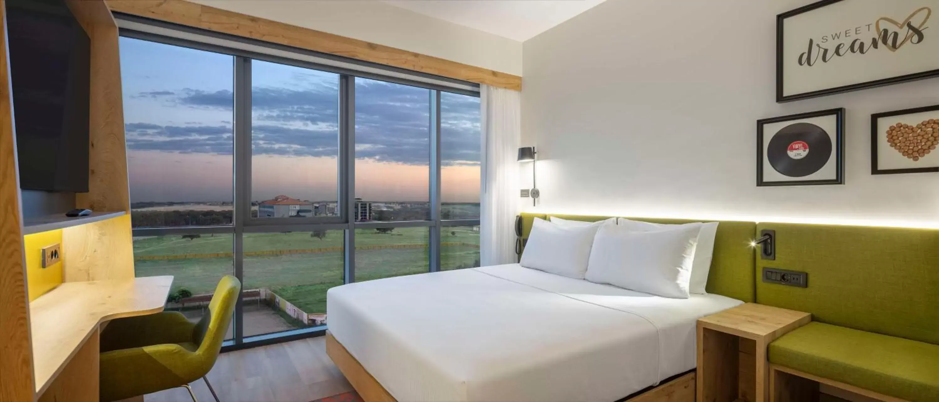 Bedroom, Mountain View in Hampton By Hilton Cerkezkoy