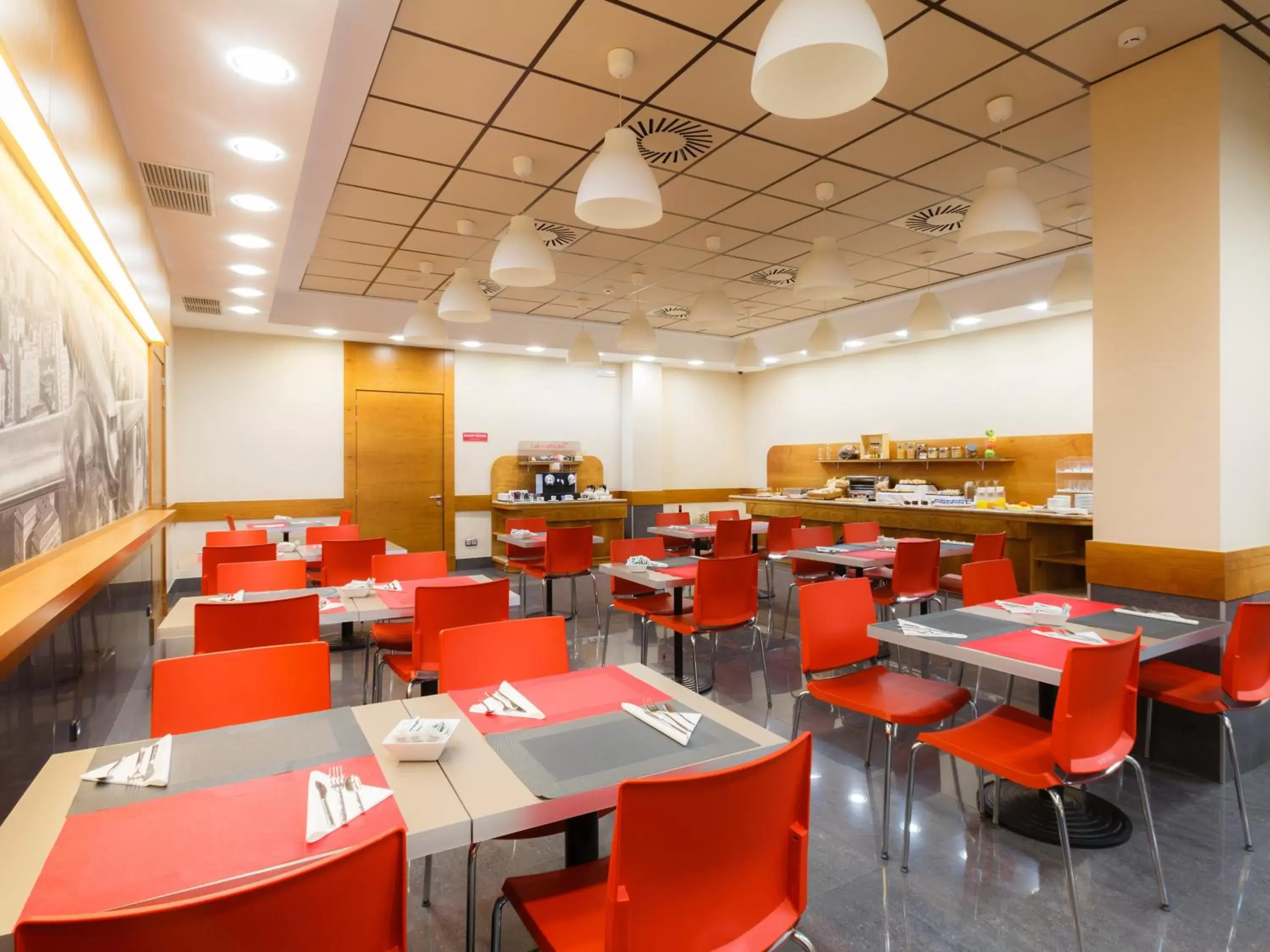 Restaurant/Places to Eat in Hotel Condes de Haro