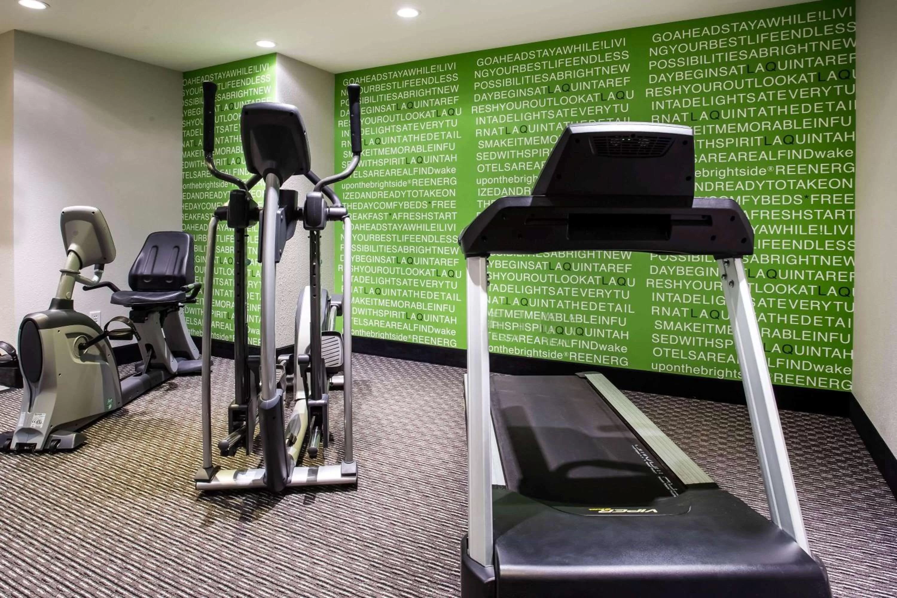 Fitness centre/facilities in La Quinta Inn by Wyndham Oshkosh