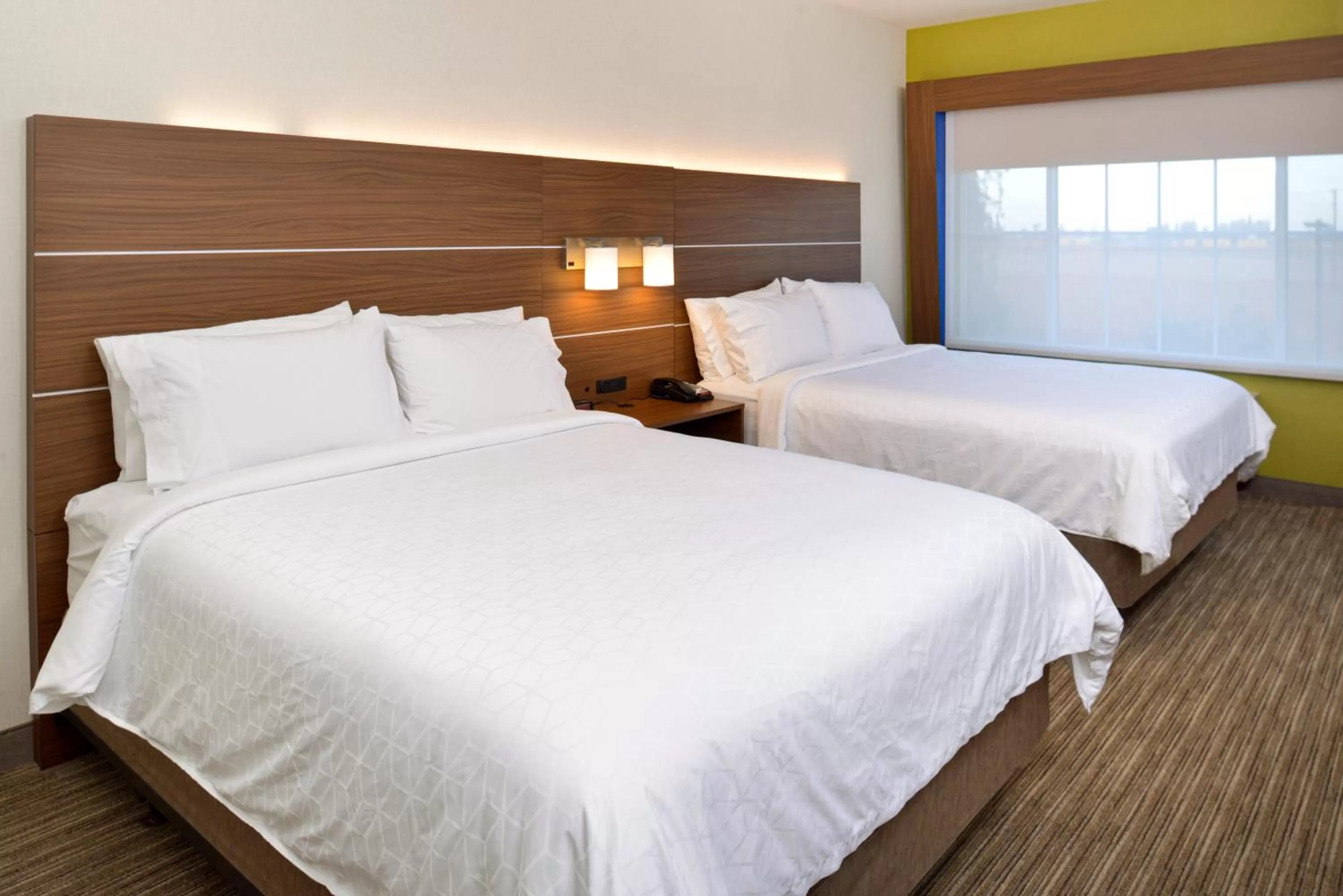 Photo of the whole room, Bed in Holiday Inn Express Lodi by IHG