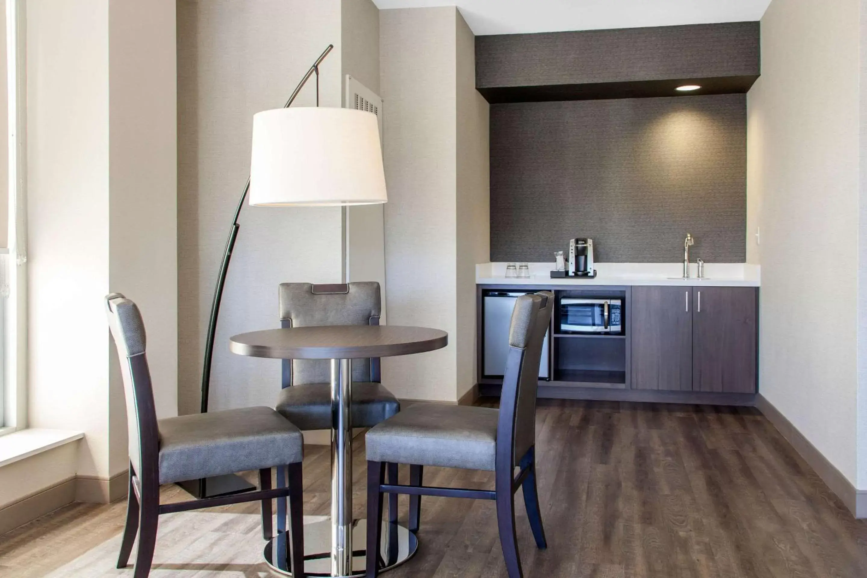 Photo of the whole room, Dining Area in Cambria Hotel Phoenix- North Scottsdale