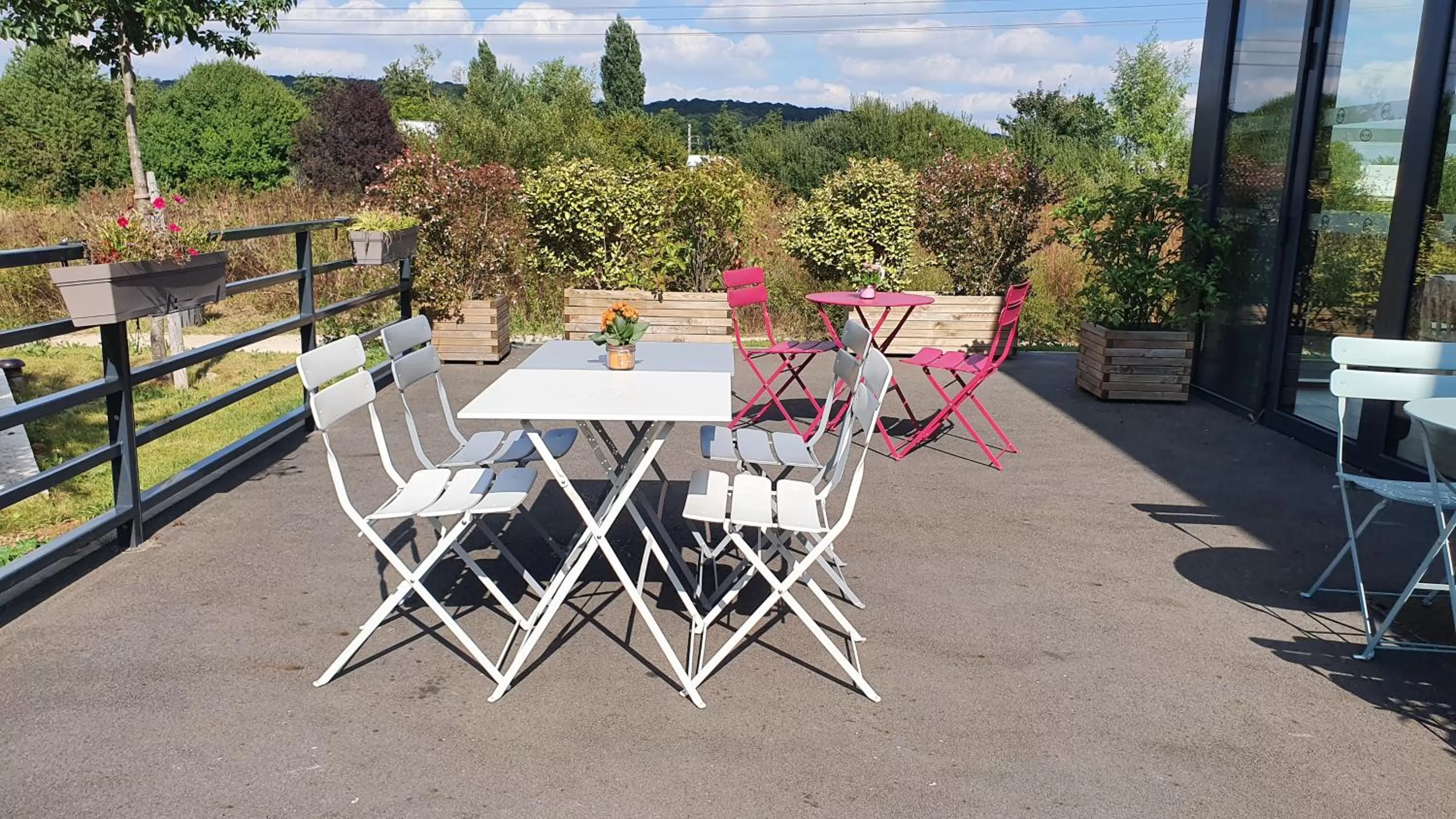 Patio in B&B HOTEL Igny Palaiseau