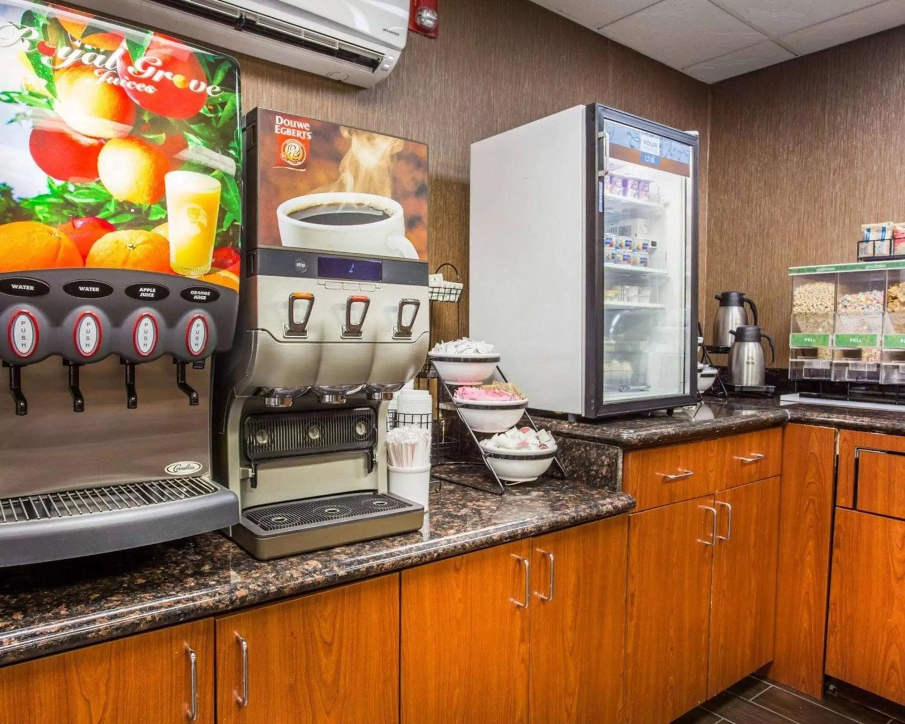 Restaurant/places to eat in Comfort Inn & Suites at Stone Mountain
