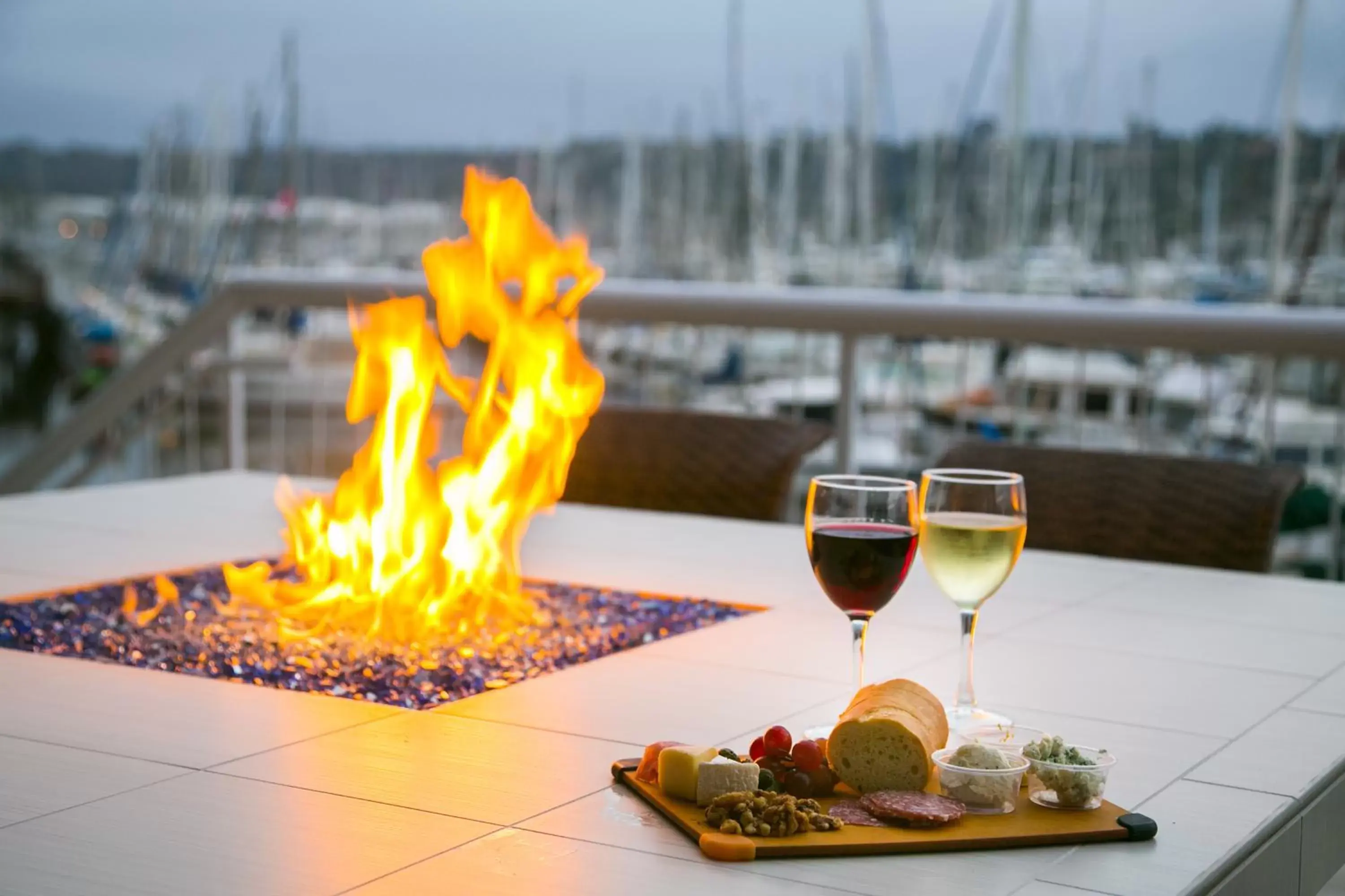 Restaurant/places to eat in Bay Club Hotel and Marina